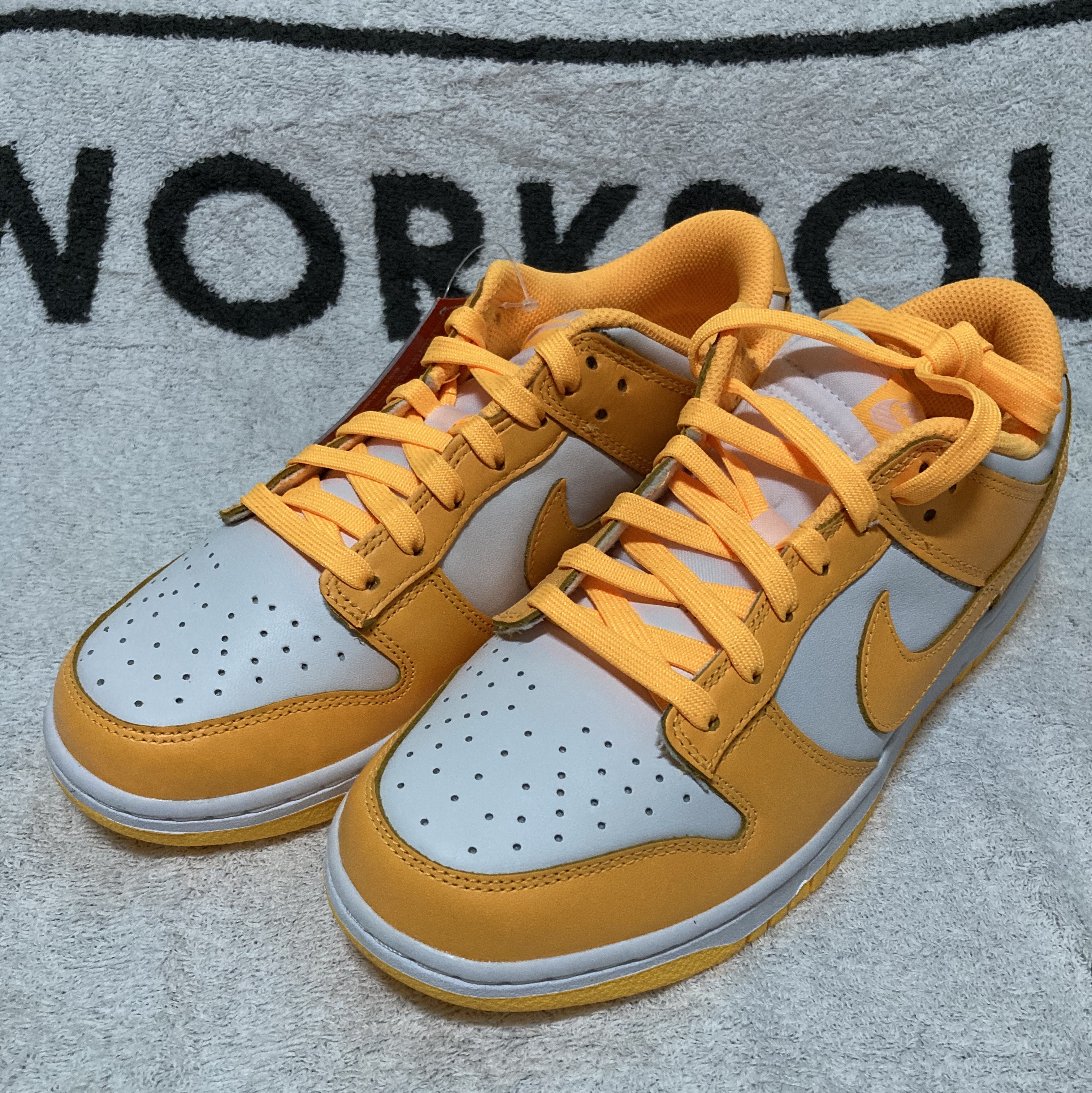 (W) Nike Dunk Low Laser Orange 착용 스타일 - 2