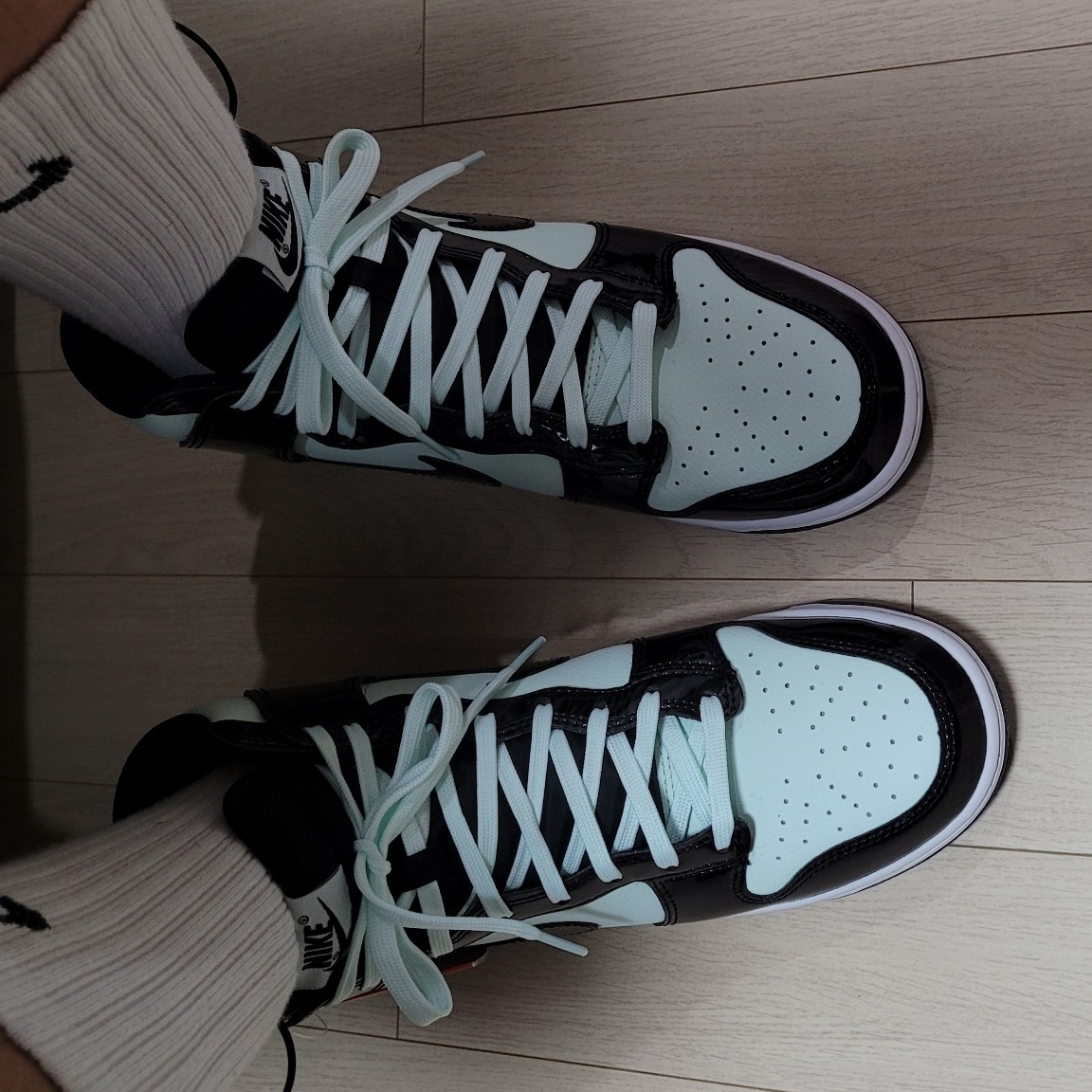 Nike Dunk High Barely Green 착용 스타일 - 1