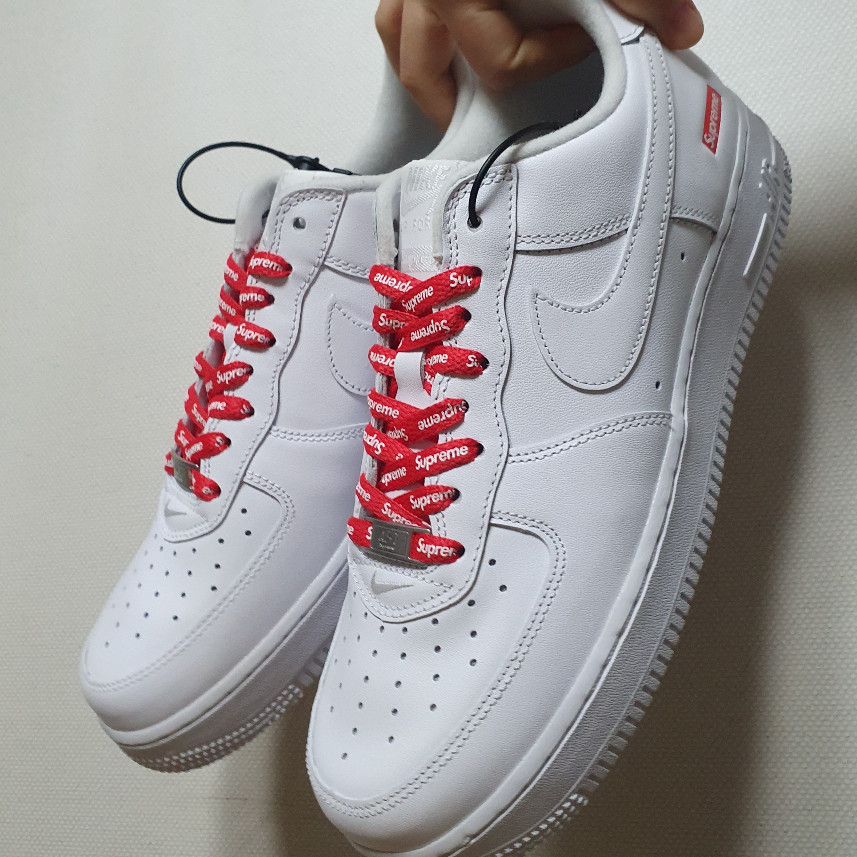 Nike x Supreme Air Force 1 Low White 착용 스타일
