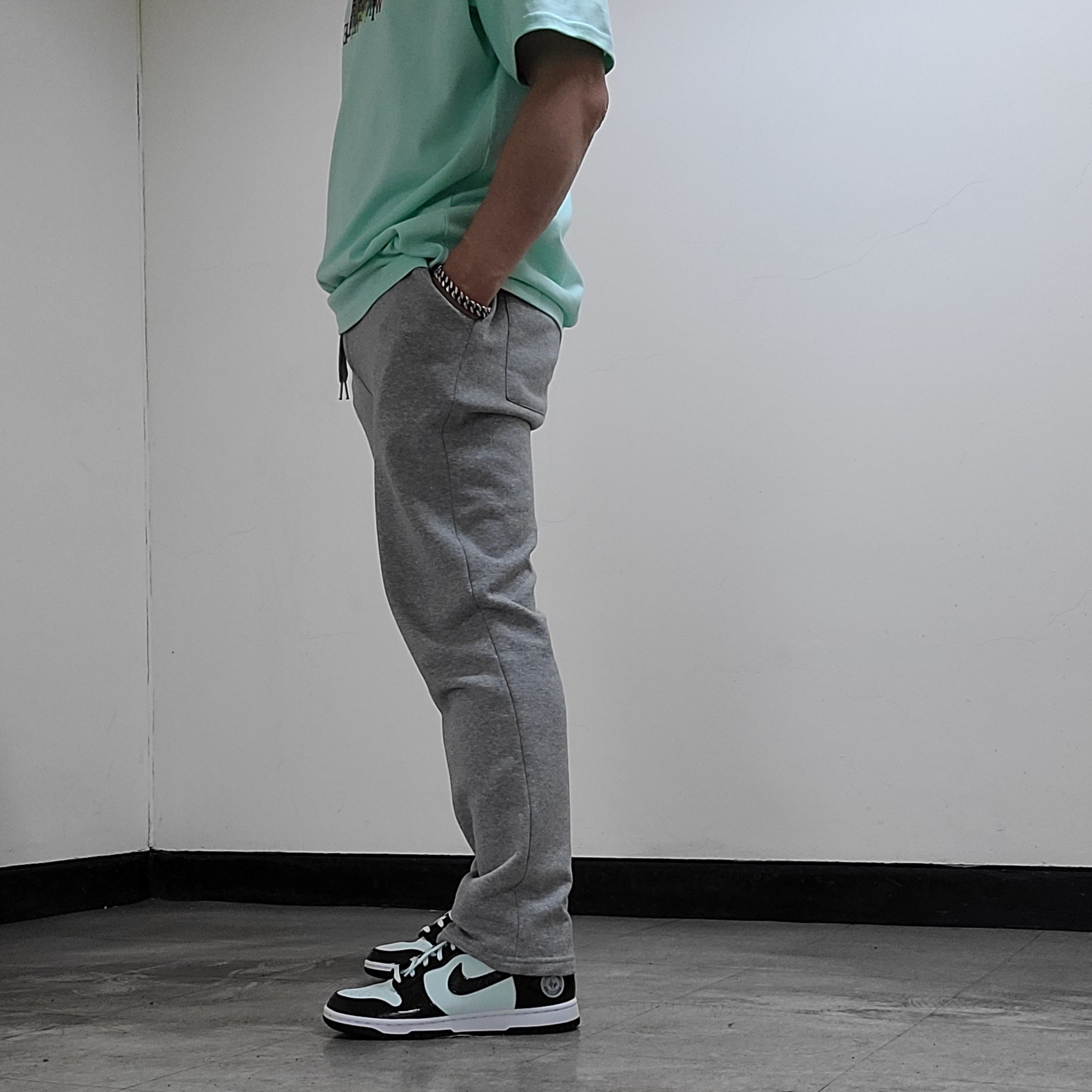 Nike Dunk High Barely Green 착용 스타일 - 3