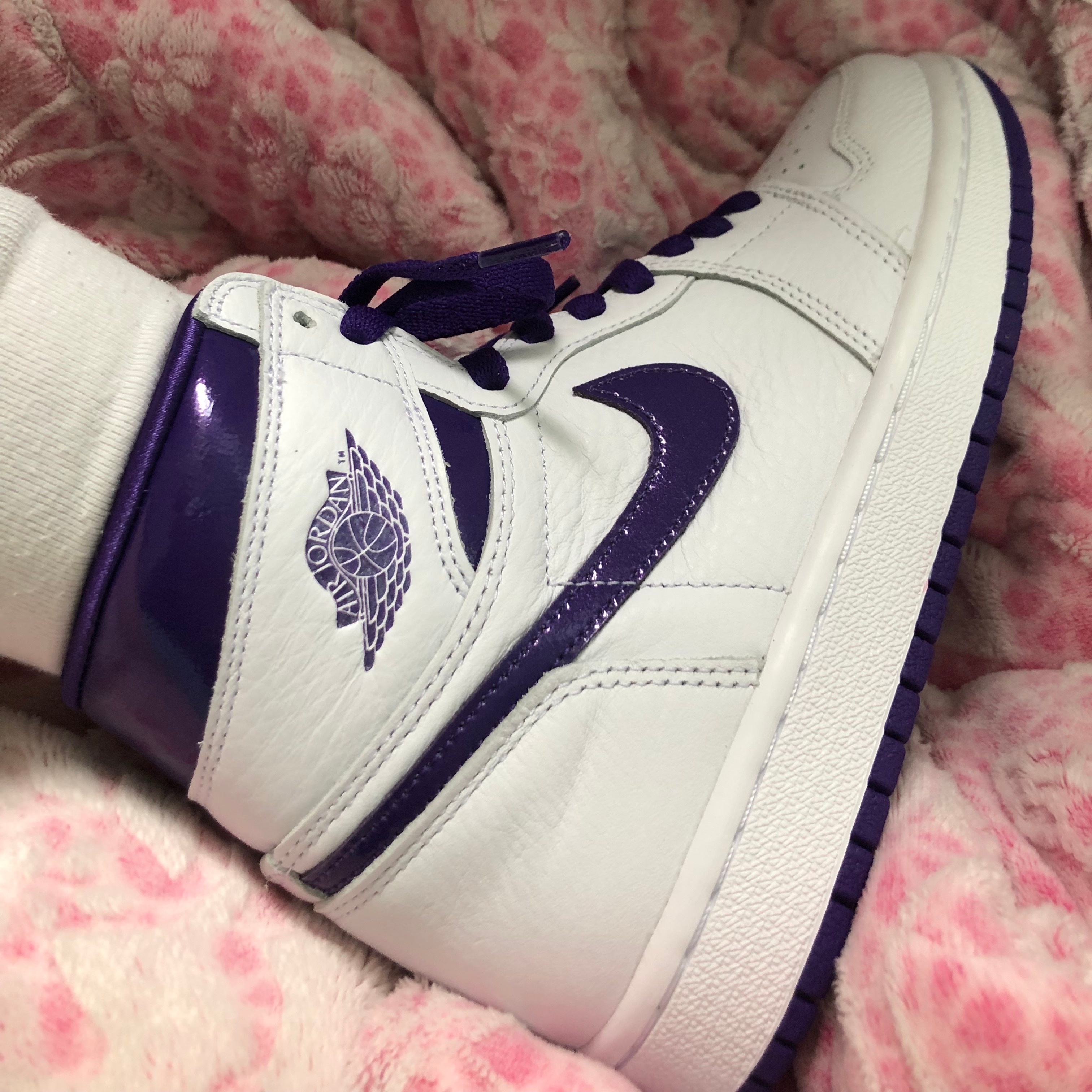 (W) Jordan 1 High OG Court Purple 착용 스타일 - 2