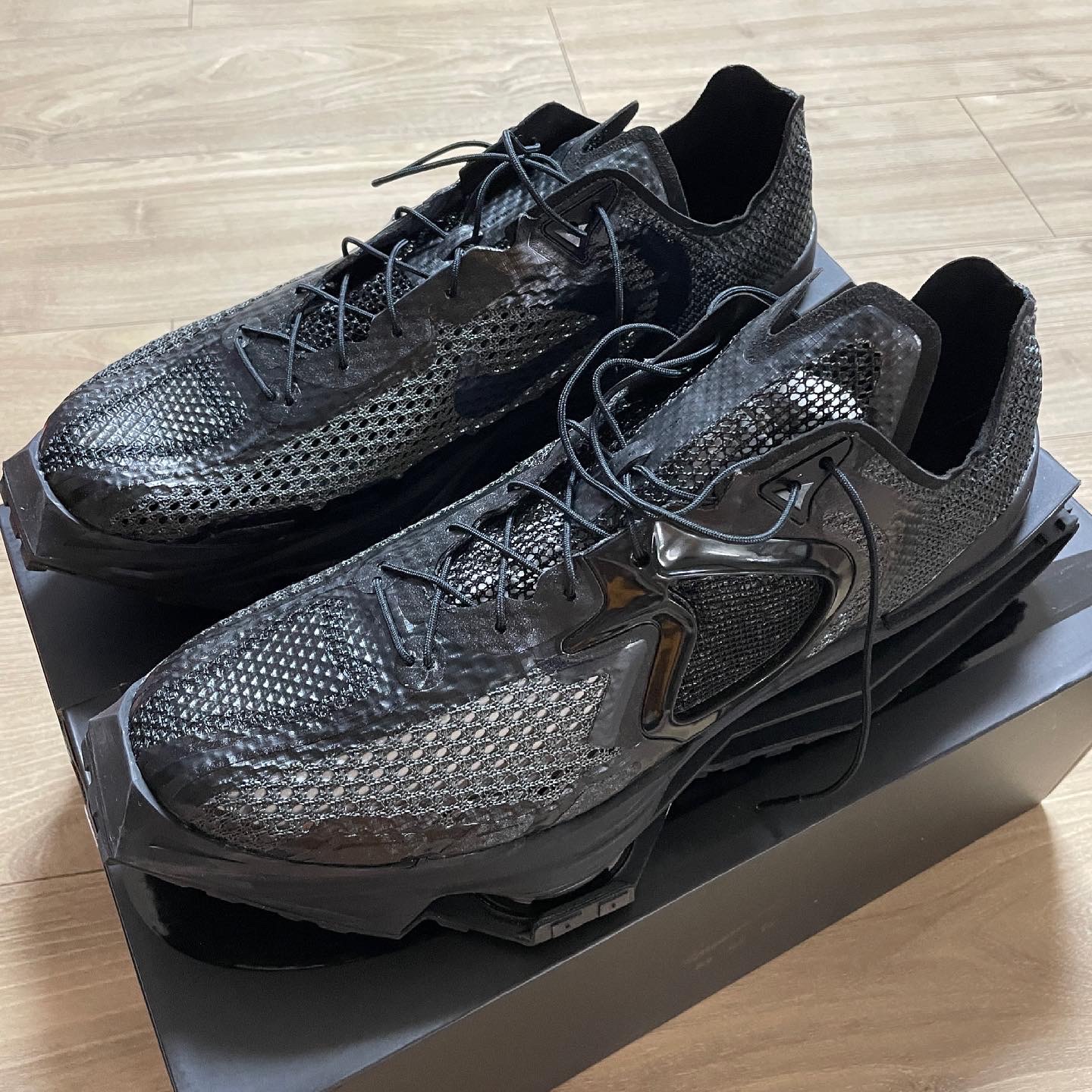 Nike x Matthew M Williams Zoom 004 Triple Black, Nike x Matthew M Williams Zoom 004 Rust Factor 착용 스타일 - 3