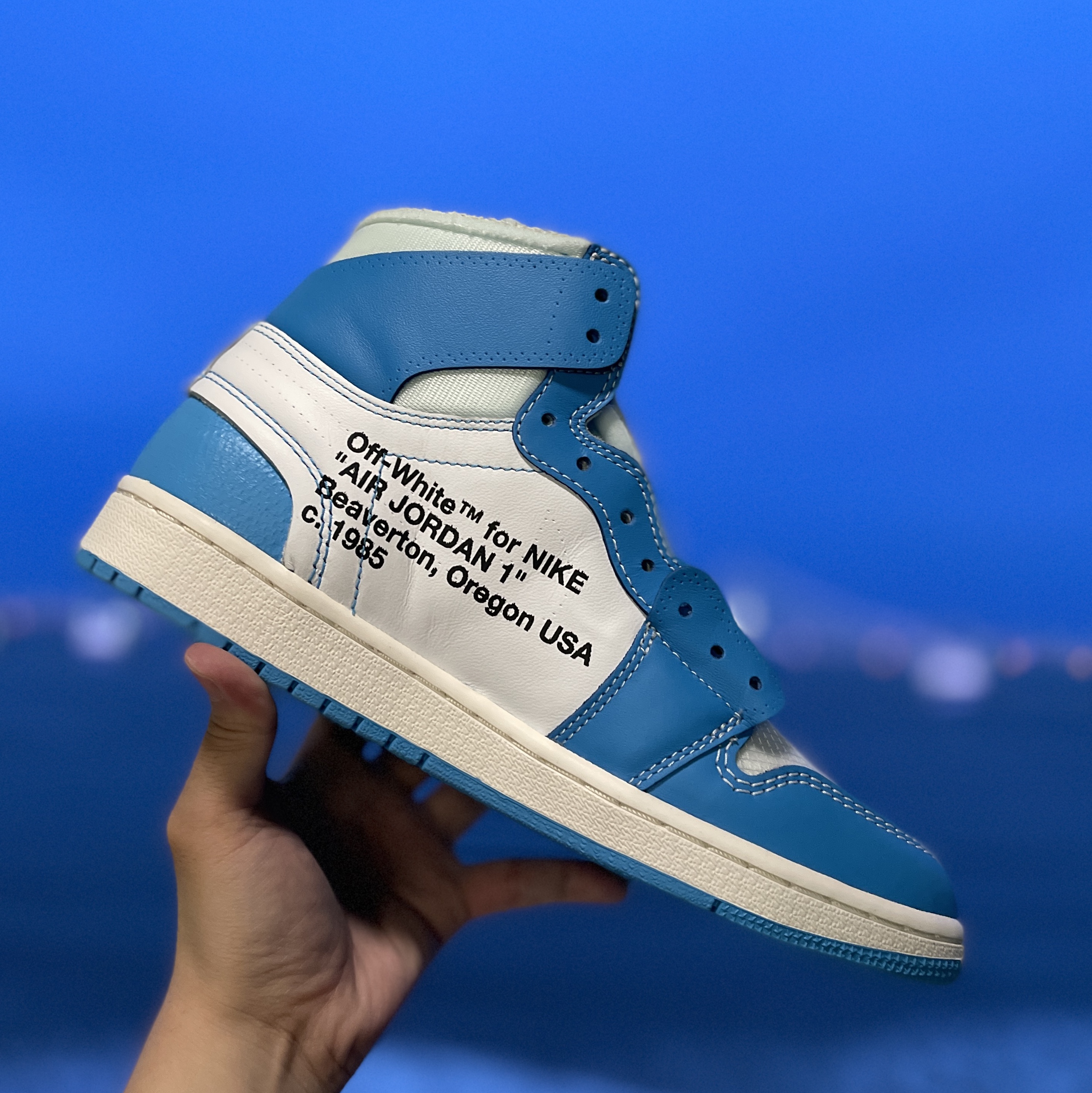 Jordan 1 x Off-White Retro High University Blue 착용 스타일 - 2
