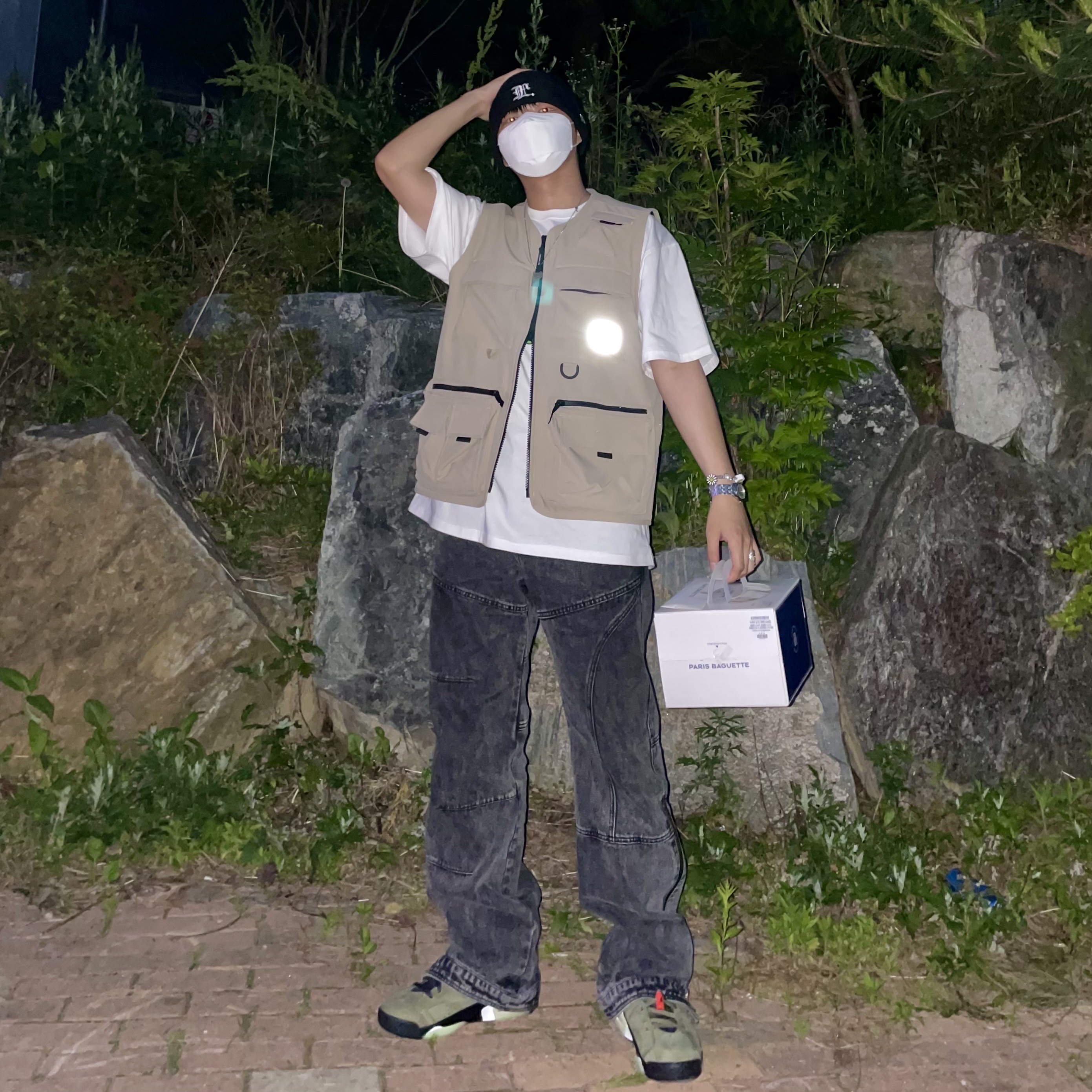 Jordan 6 x Travis Scott Retro Olive 착용 스타일 - 1