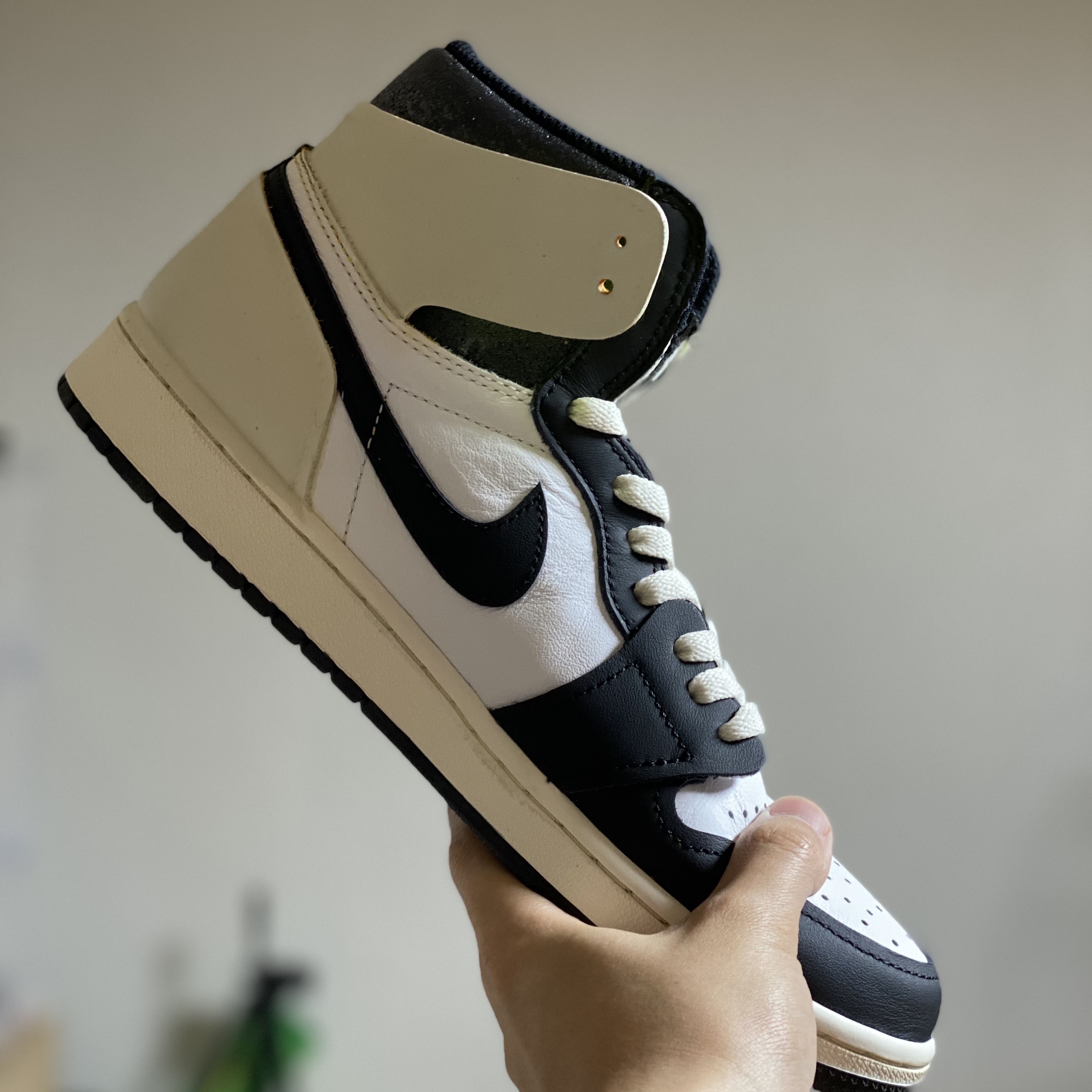 Jordan 1 Retro High OG Volt Gold 착용 스타일 - 2