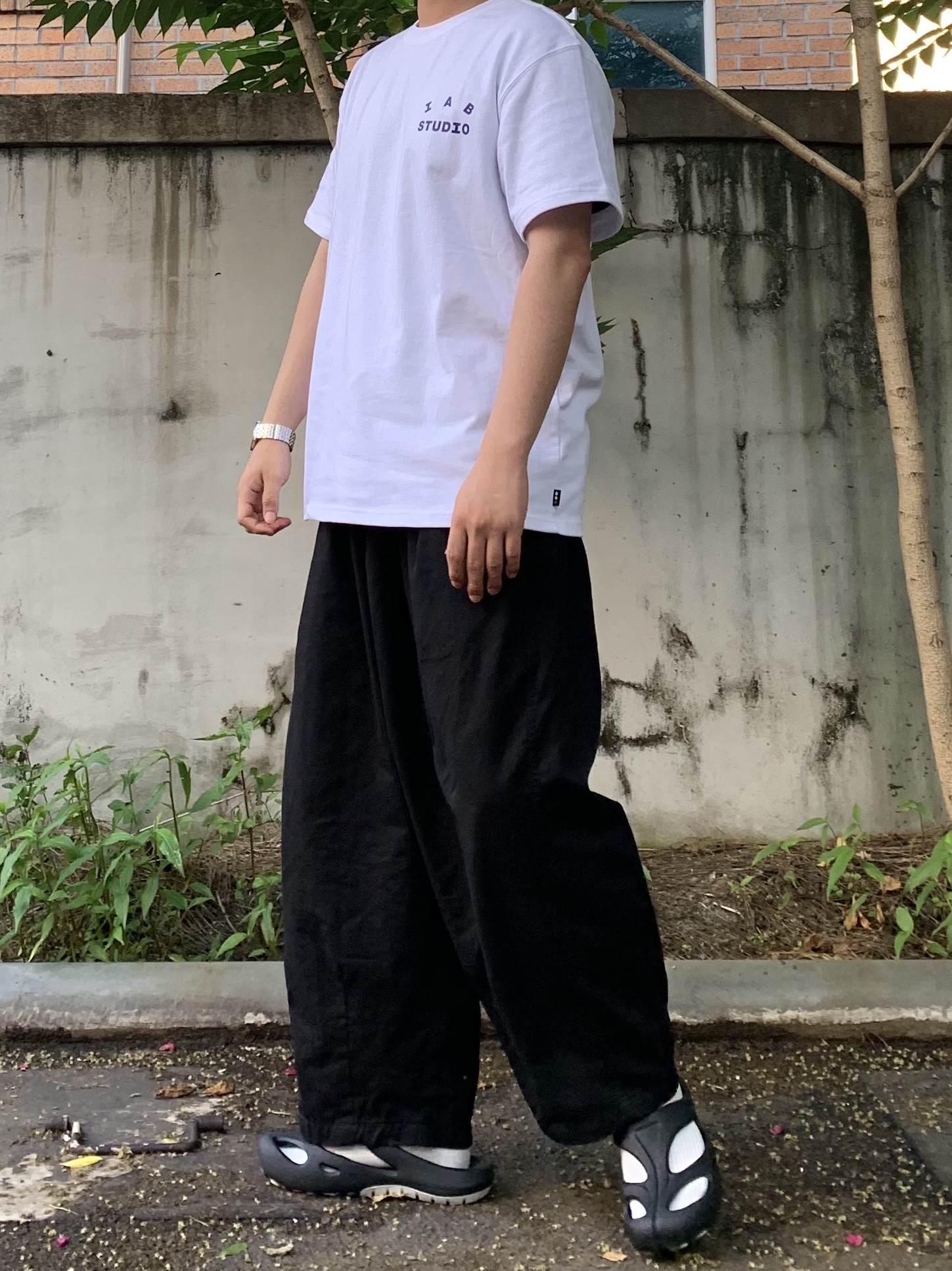IAB Studio T-Shirt White 착용 스타일