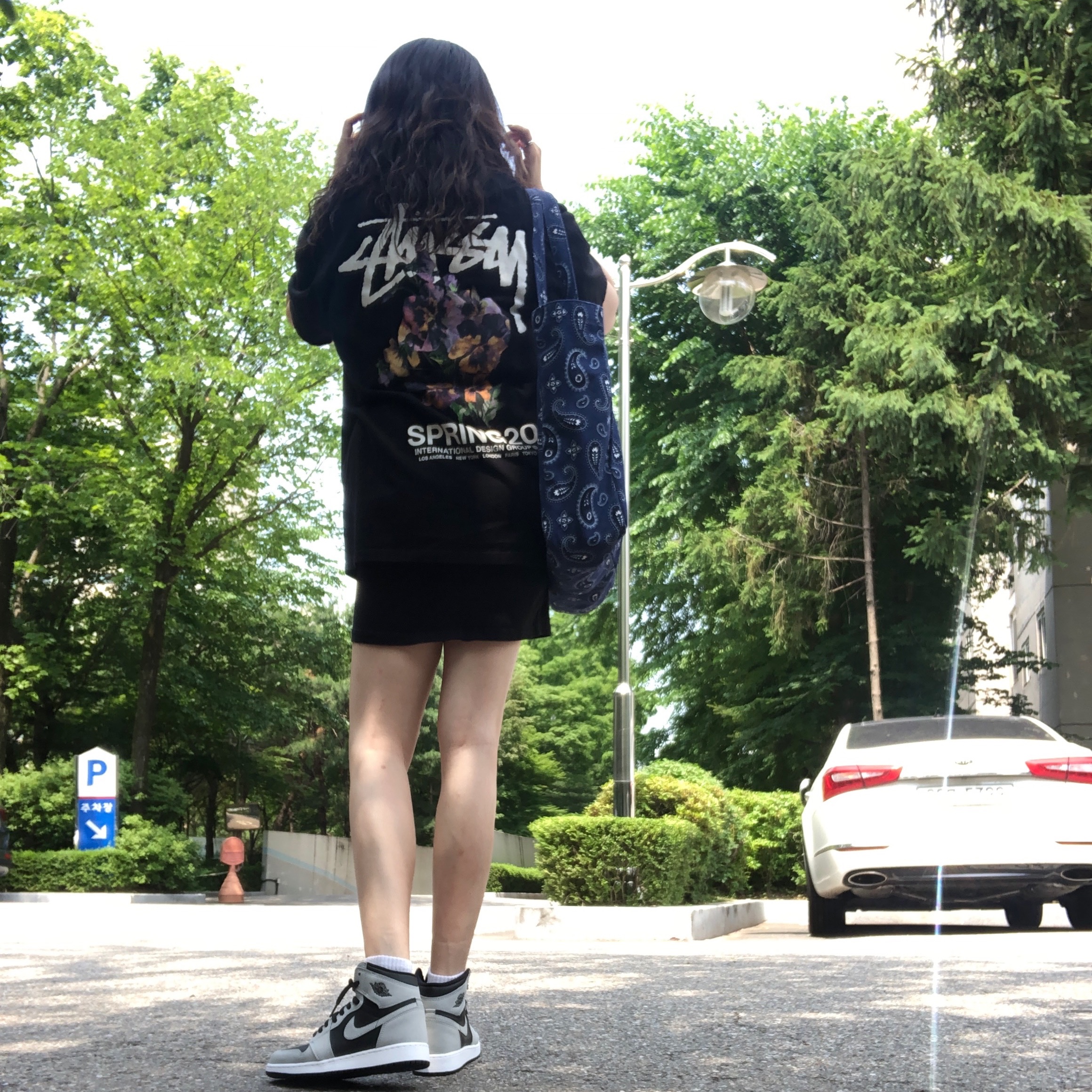 (GS) Jordan 1 Retro High OG Shadow 2.0, Stussy Bouquet T-Shirt Black 착용 스타일