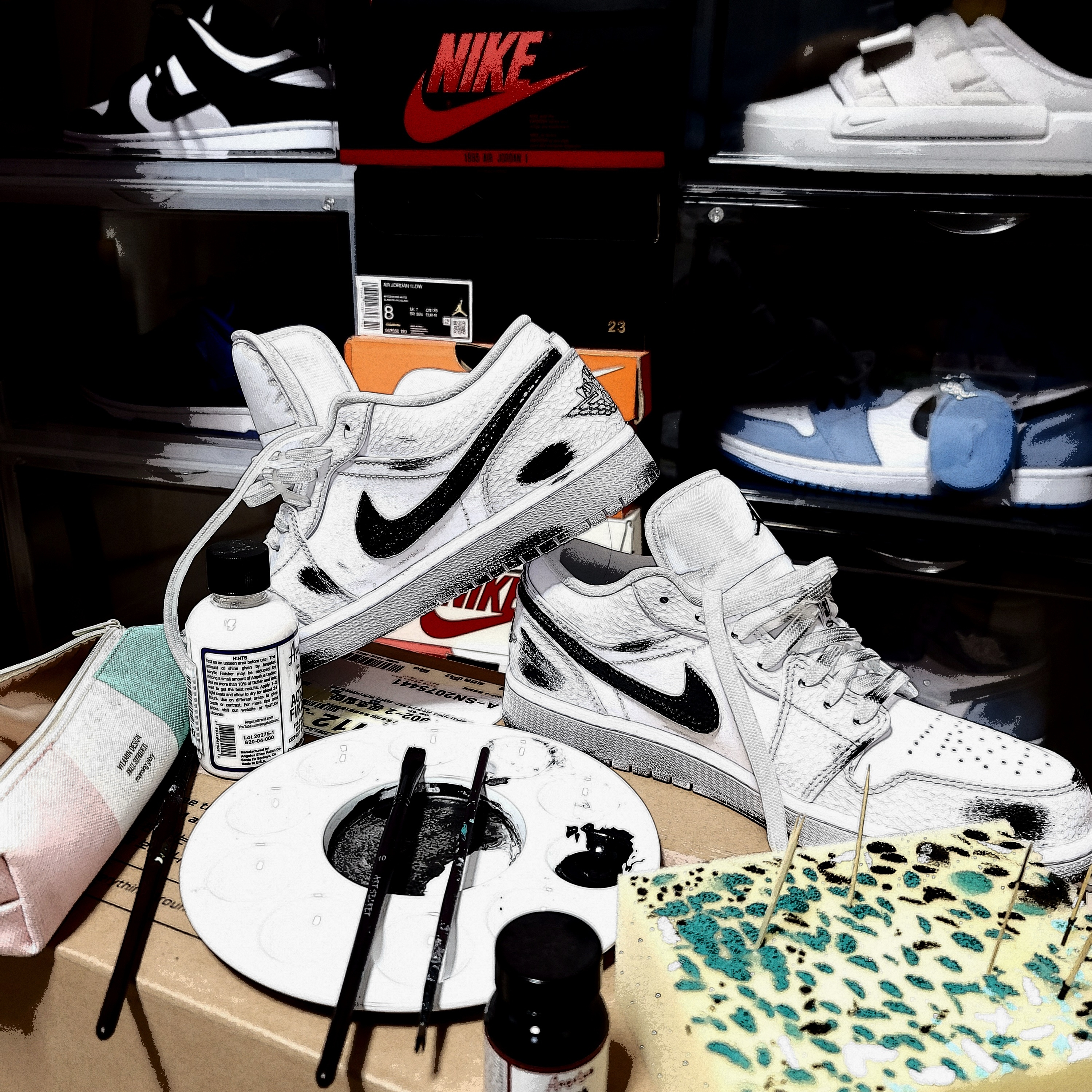 Jordan 1 Low Triple White Tumbled Leather 2020, Nike Dunk Low Retro Black 착용 스타일 - 1