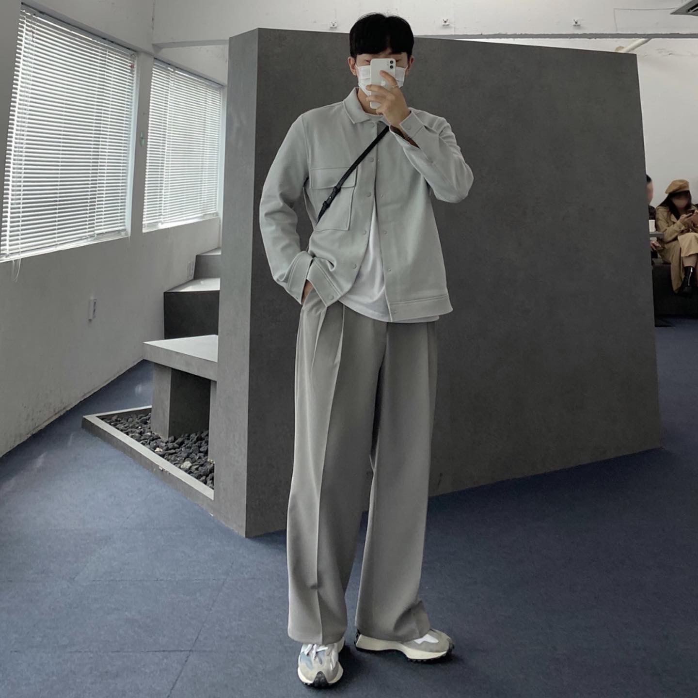 New Balance 327 Grey 착용 스타일 - 2