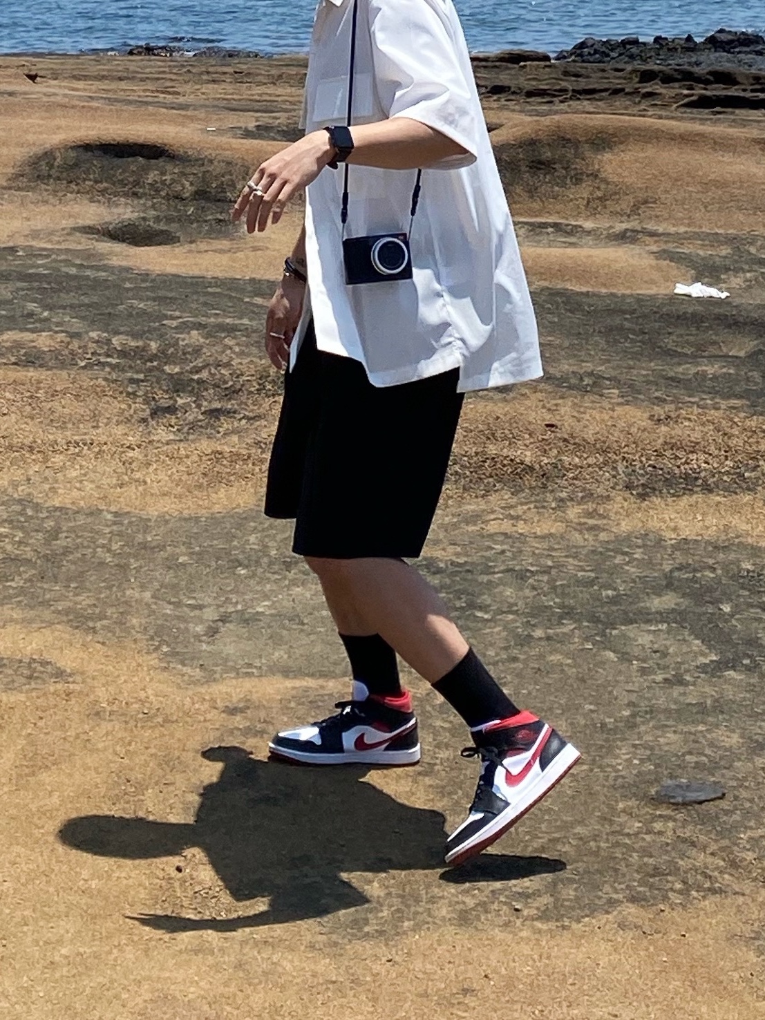 Jordan 1 Mid Gym Red Black White 착용 스타일