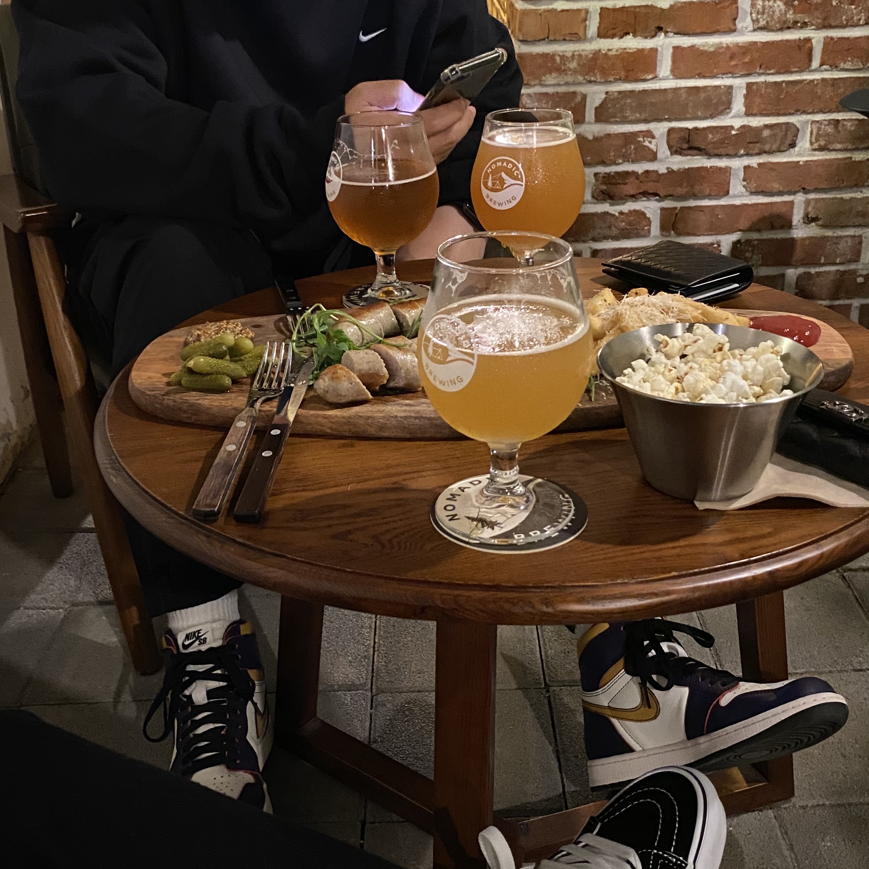 Jordan 1 Retro High OG Defiant SB LA to Chicago 착용 스타일