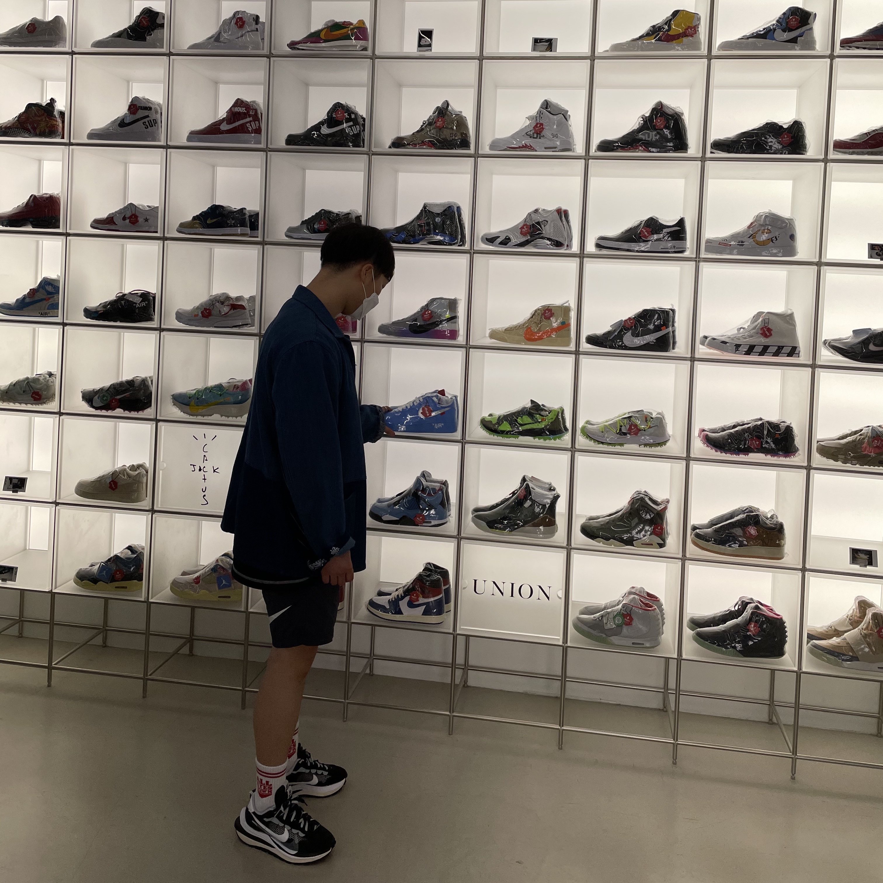 Nike x Sacai VaporWaffle Black White, Nike x Stussy Water Shorts Off Noir 착용 스타일