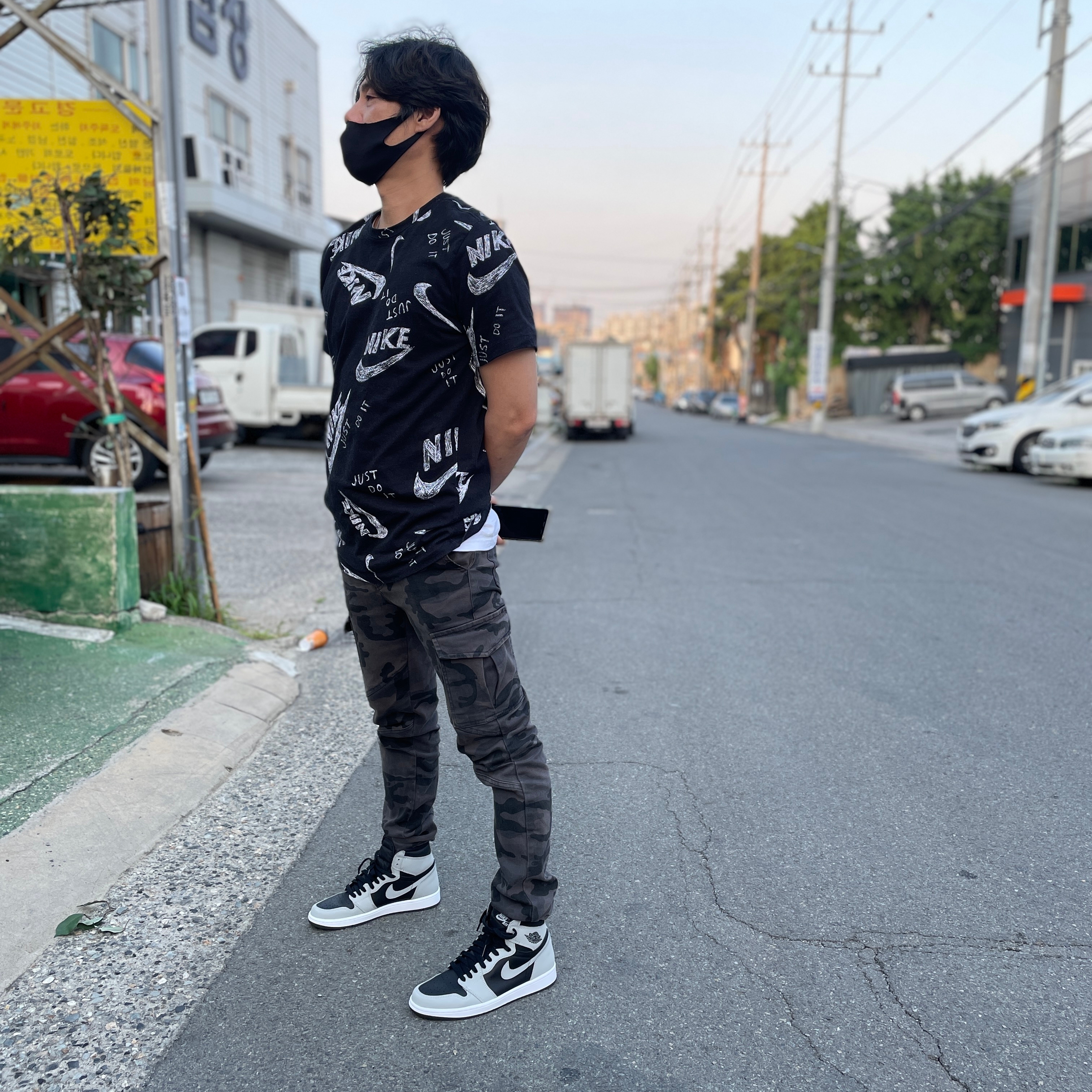 Jordan 1 Retro High OG Shadow 2.0, Nike x Stussy Air Huarache LE Dark Olive 착용 스타일 - 1