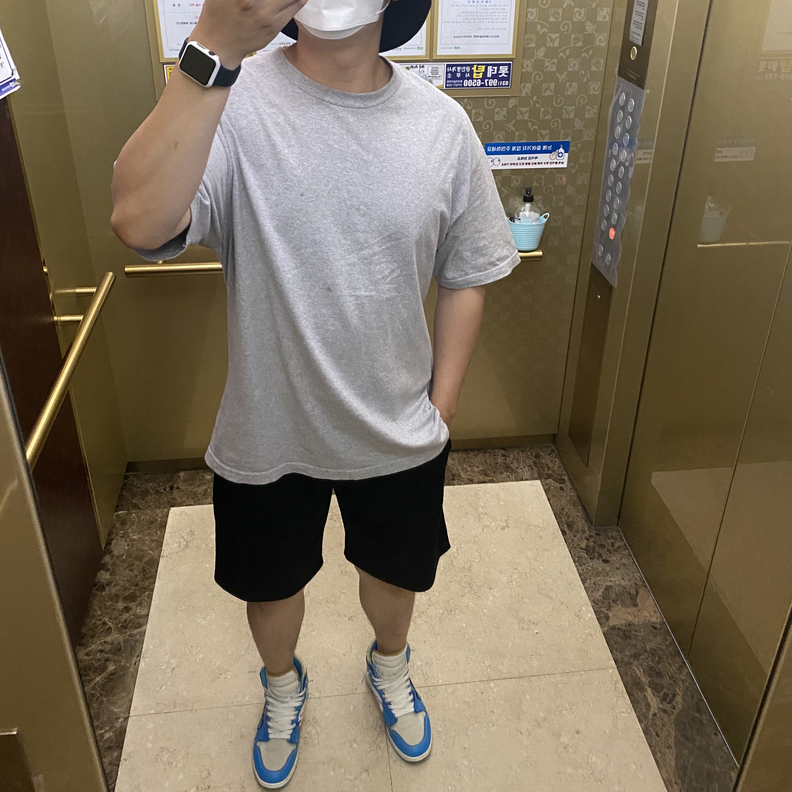 Jordan 1 x Off-White Retro High University Blue 착용 스타일