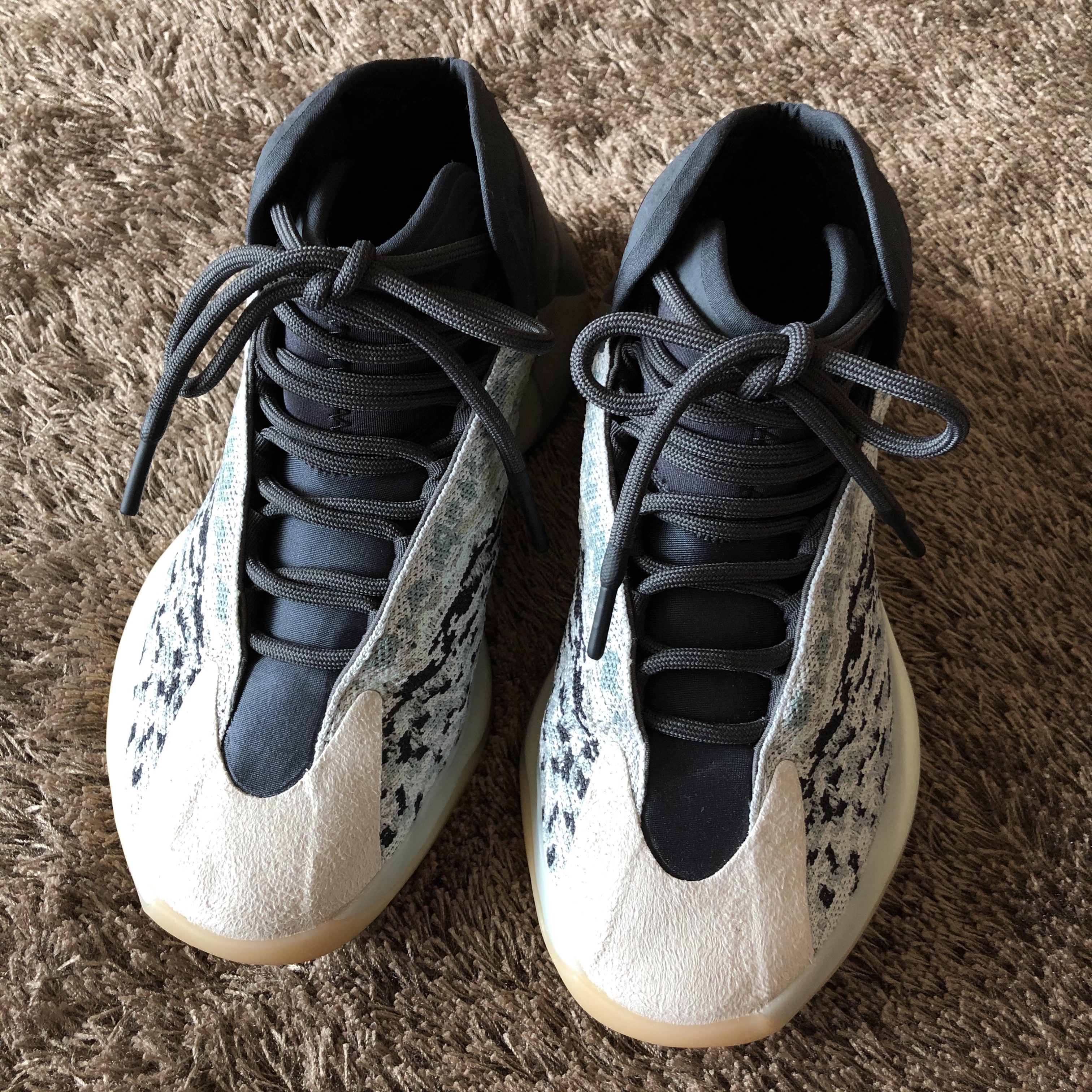 Adidas Yeezy QNTM Sea Teal 착용 스타일 - 3