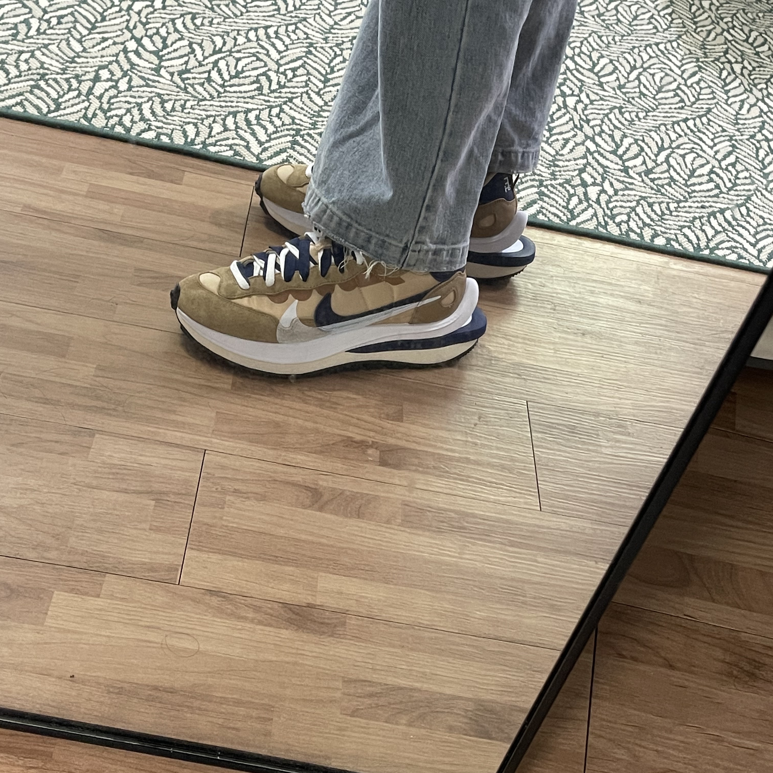 Nike x Sacai VaporWaffle Sesame and Blue Void 착용 스타일