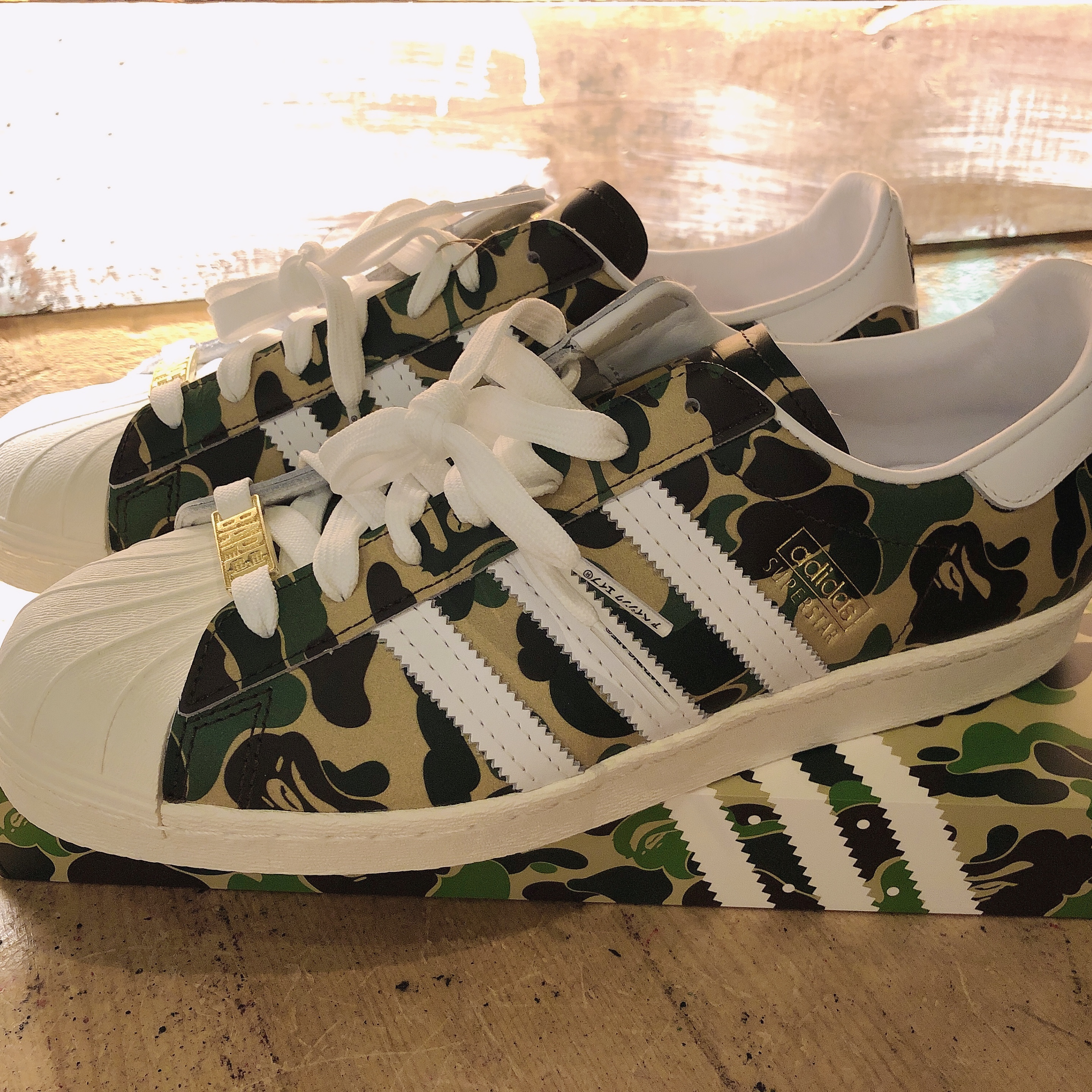 Adidas x BAPE Superstar 80s Green Camo 착용 스타일 - 3