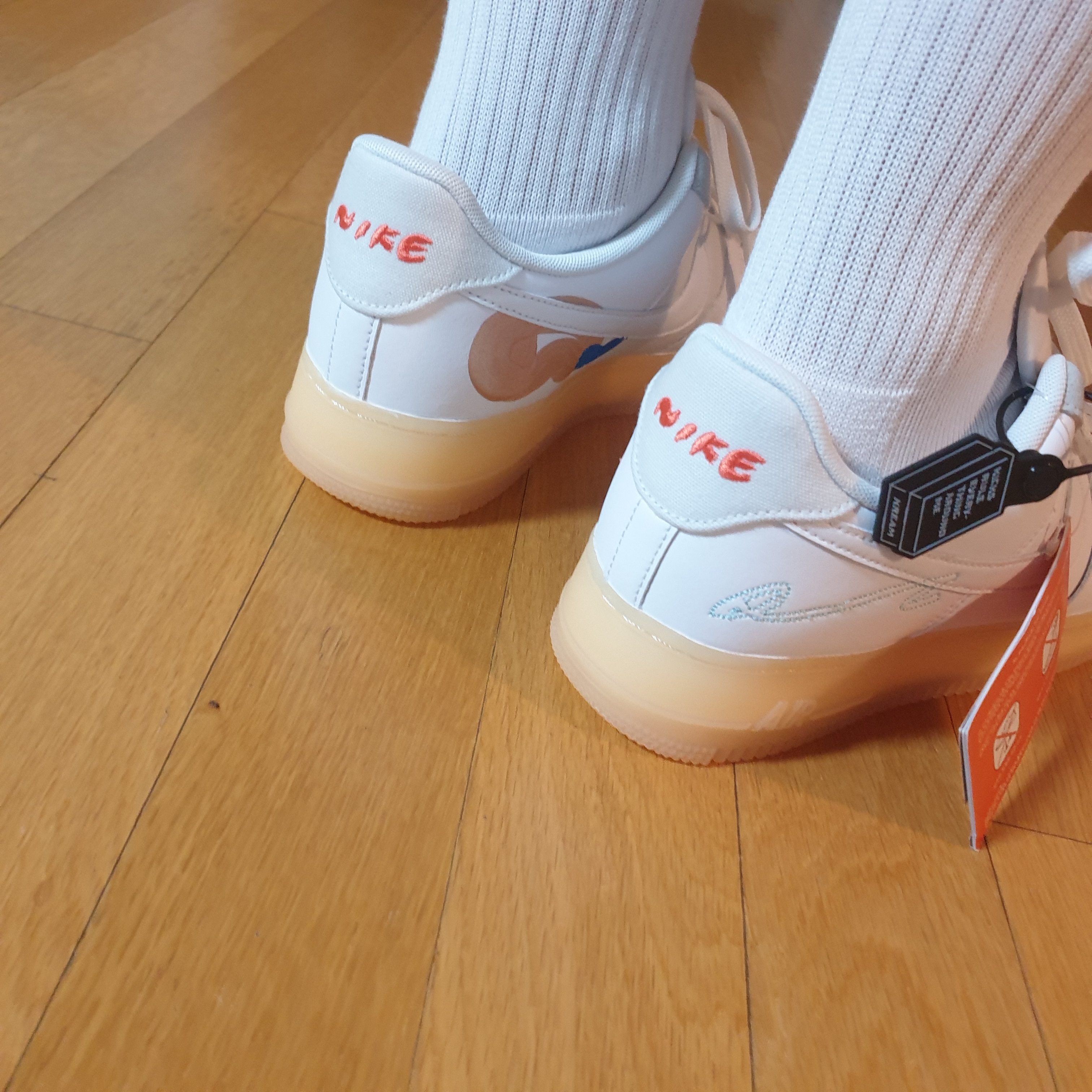 Nike x Mayumi Yamase Air Force 1 Flyleather Solar Red 착용 스타일 - 2