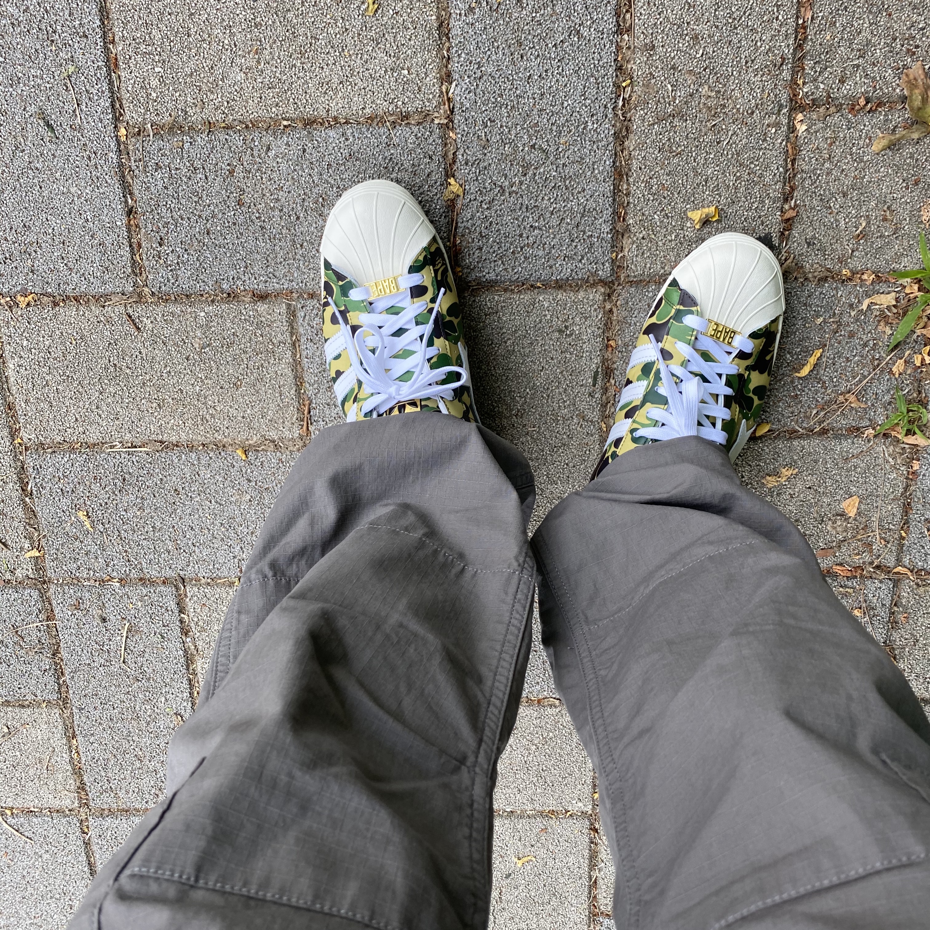 Adidas x BAPE Superstar 80s Green Camo 착용 스타일