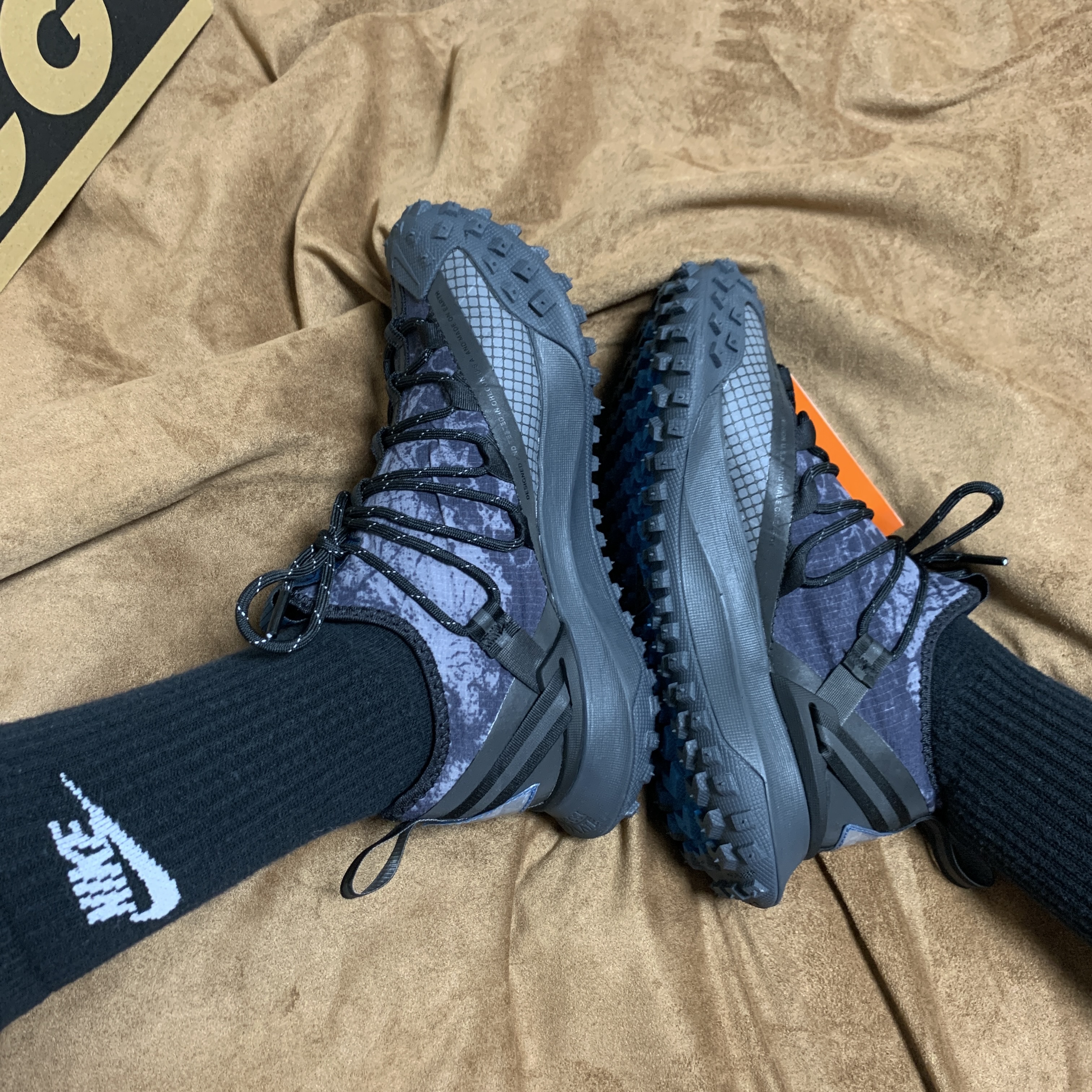 Nike ACG Mountain Fly Low Black 착용 스타일 - 3
