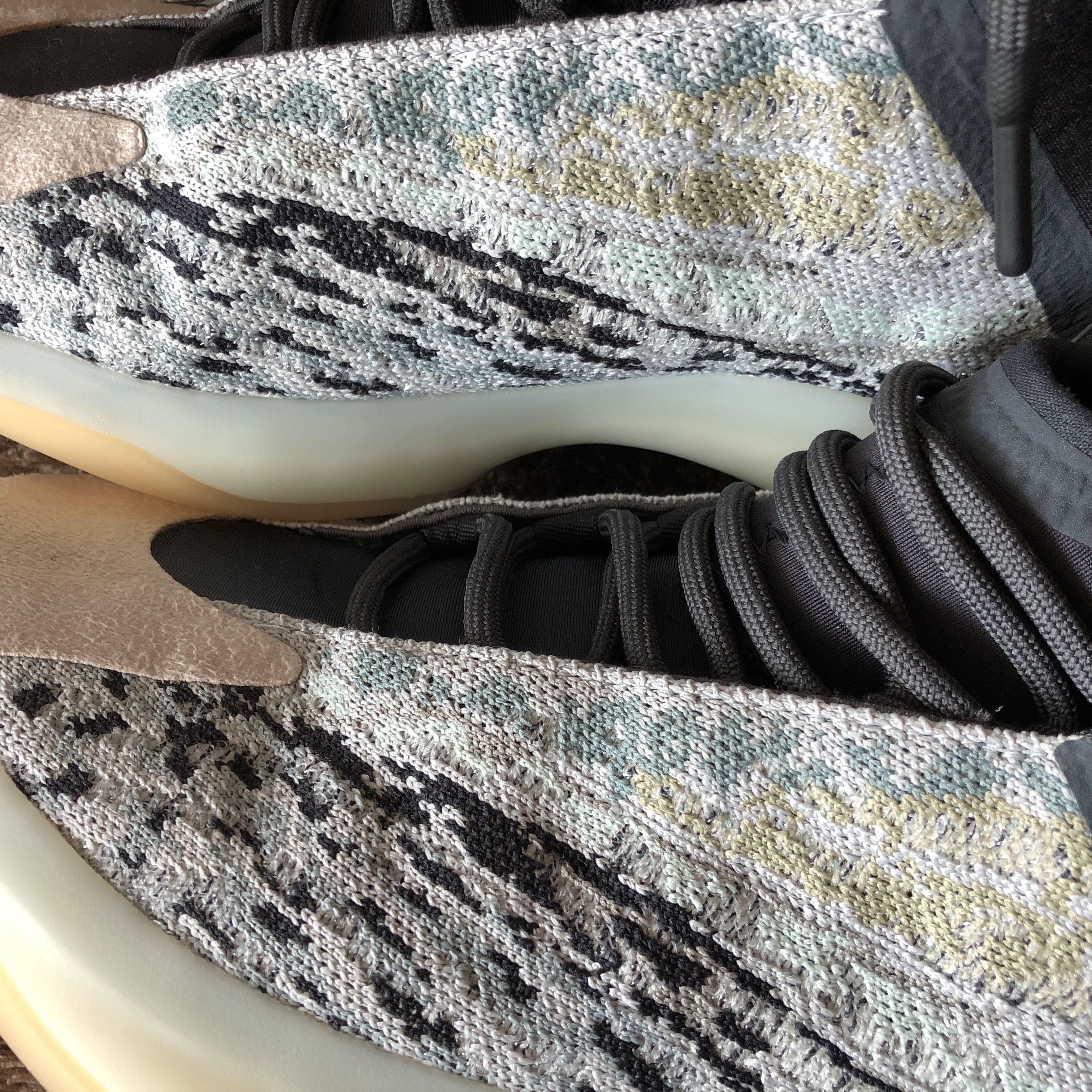Adidas Yeezy QNTM Sea Teal 착용 스타일 - 5