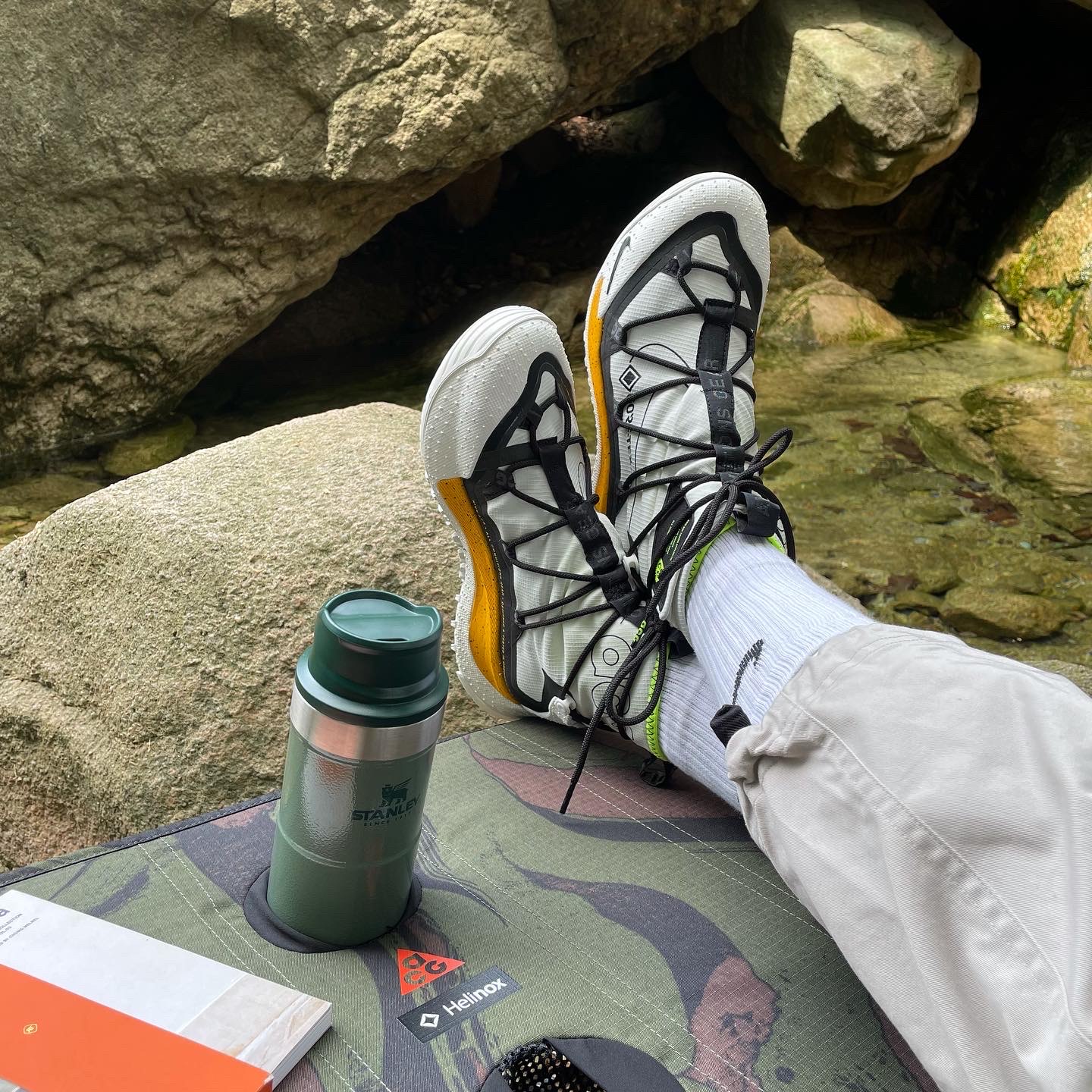 Nike ACG Terra Antarktik Gore-Tex Summit White, Nike ACG SSNL Bucket Black White 착용 스타일 - 2