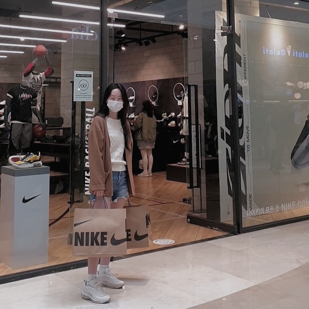 Nike Air Max 97 Triple White Wolf Grey 착용 스타일