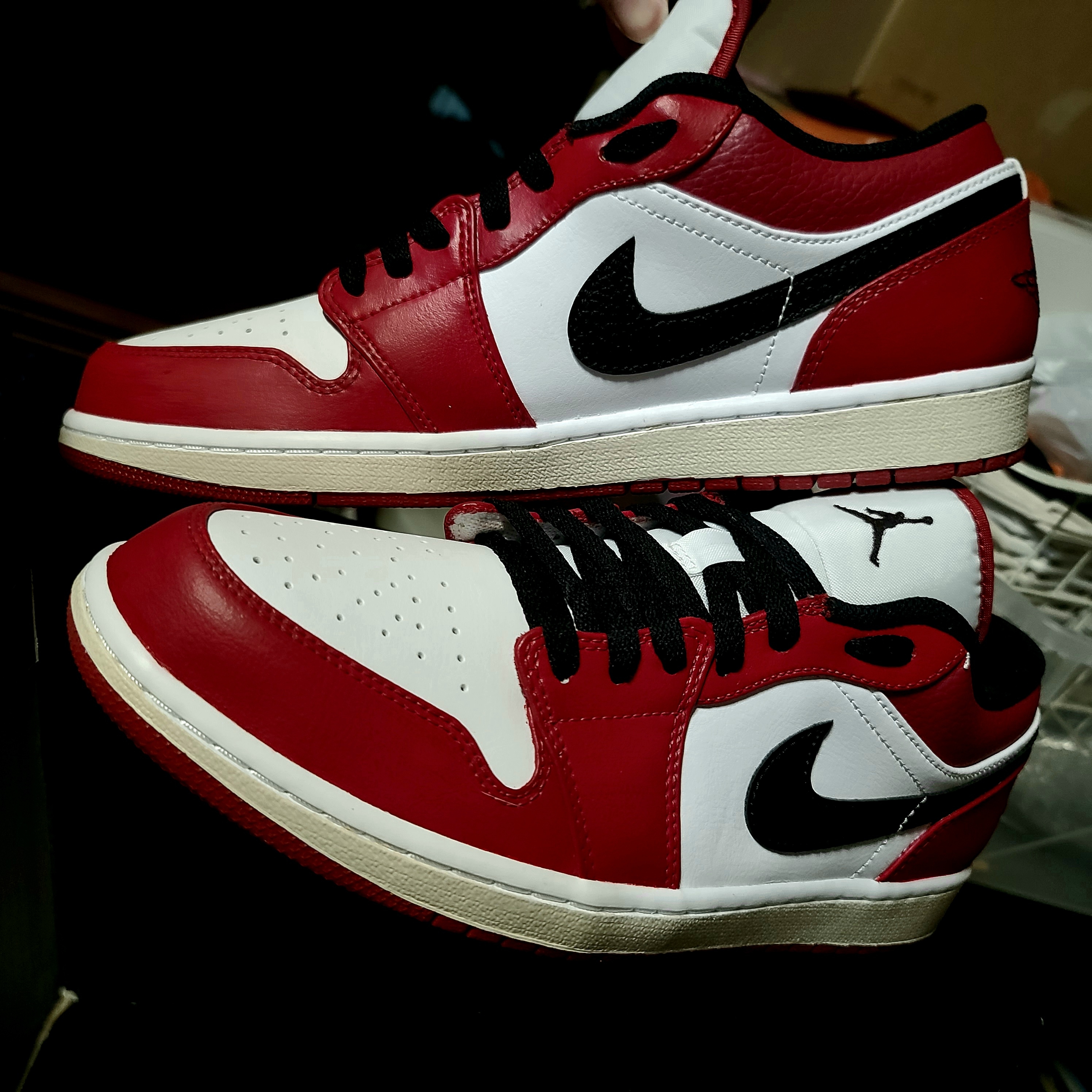 Jordan 1 Low White Red Black 착용 스타일 - 1