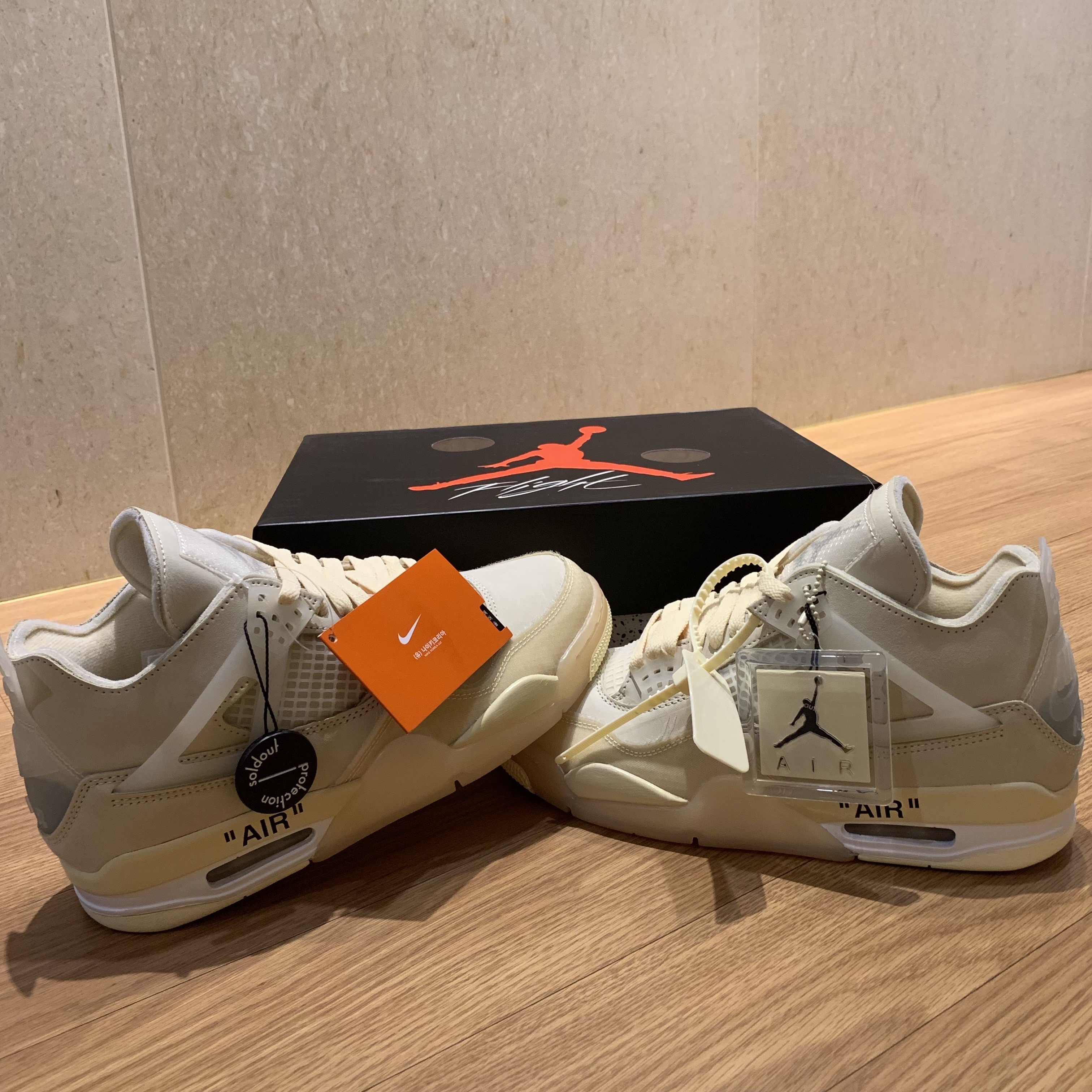 (W) Jordan 4 x Off-White Retro SP Sail 착용 스타일 - 3