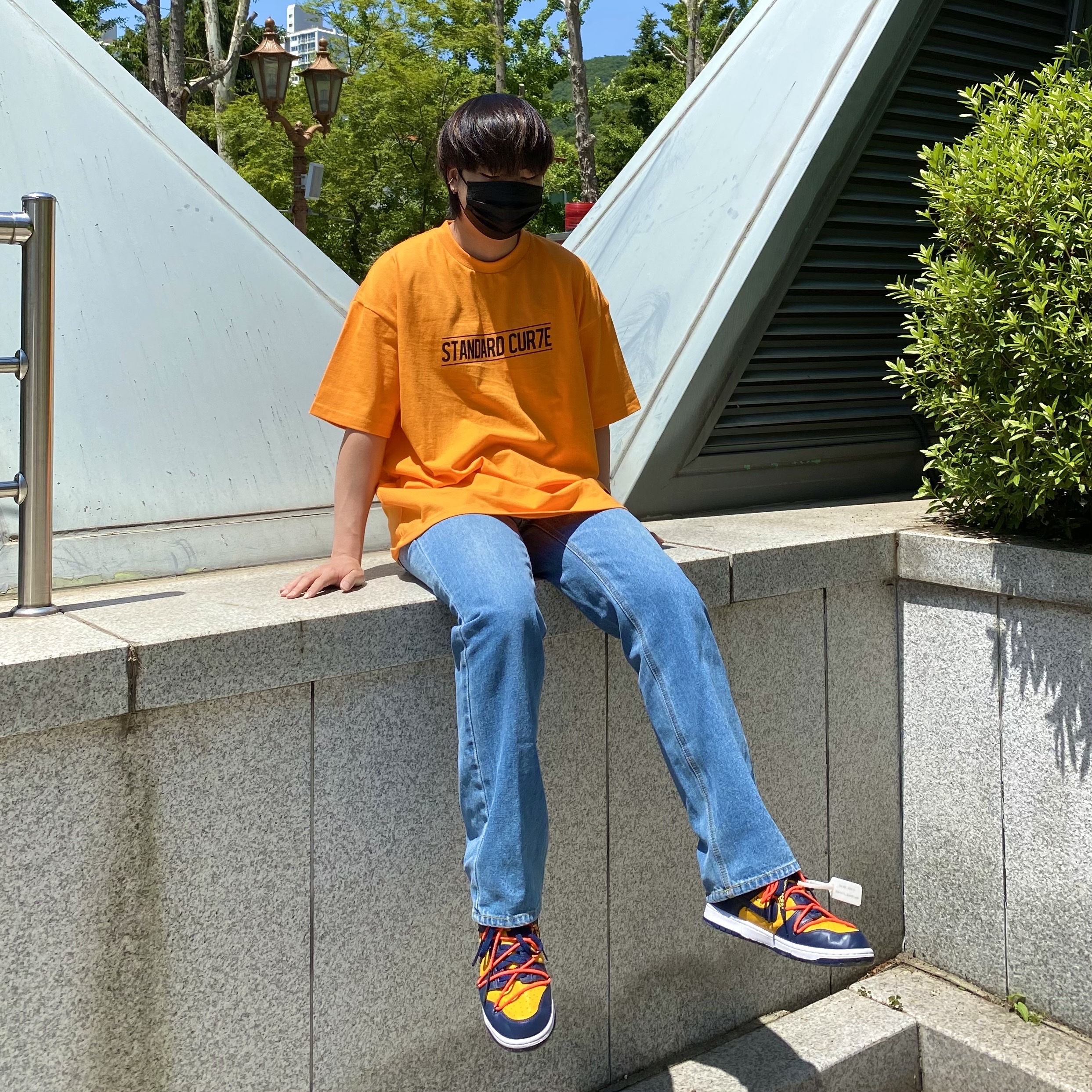 Nike x Off-White Dunk Low University Gold Midnight Navy 착용 스타일