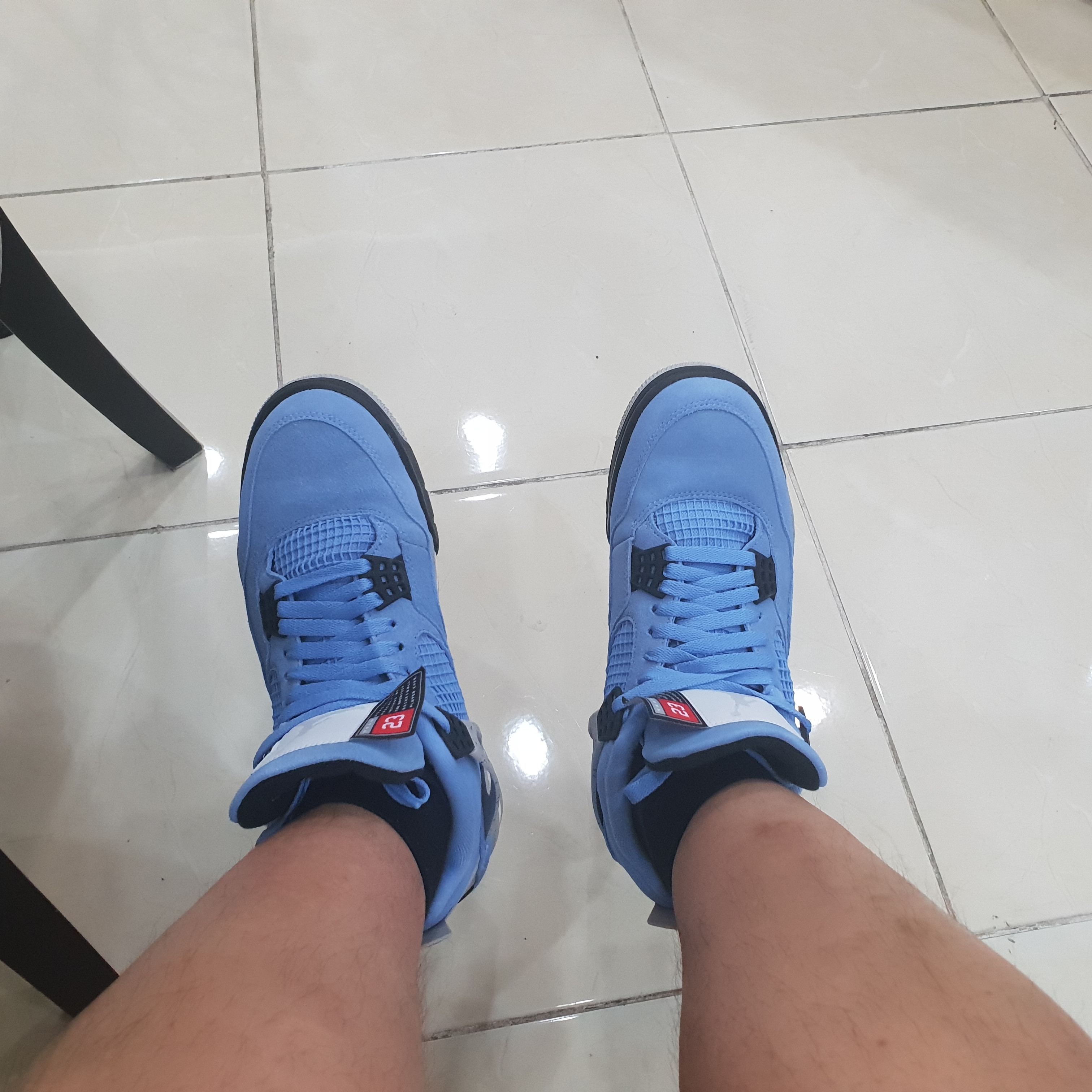 Jordan 4 Retro University Blue 착용 스타일 - 2