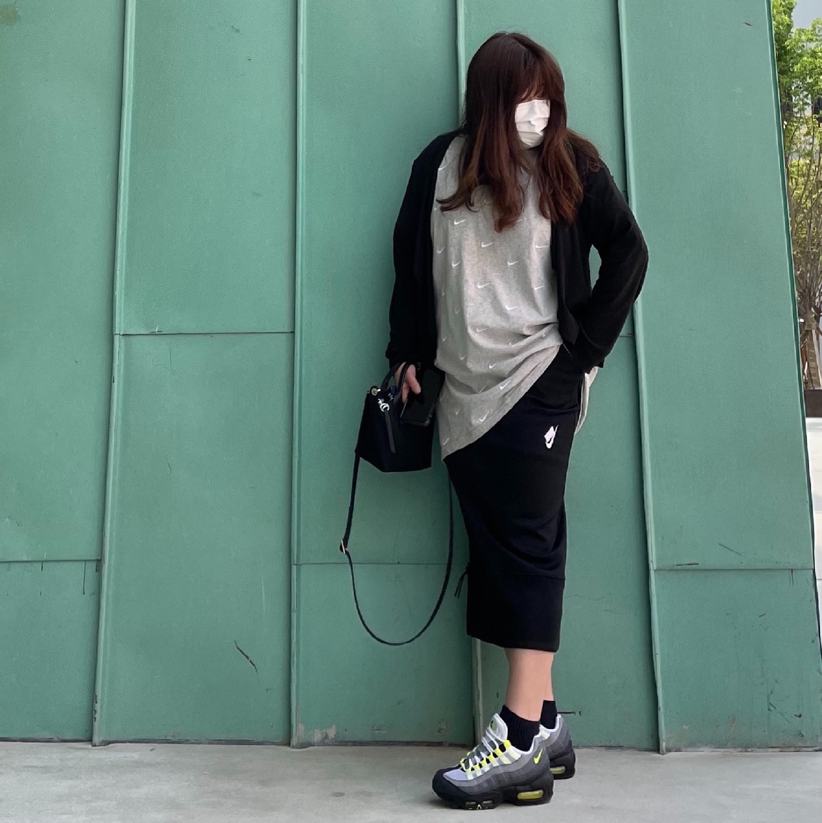 Nike Air Max 95 OG Neon Yellow 2020, Nike NRG Swoosh Logo T-Shirt Grey Heather 착용 스타일