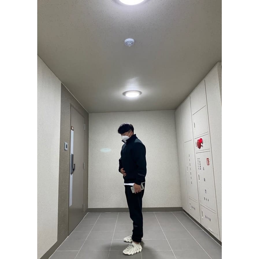 Essentials Sweatpants Dark Slate/Black 2020, Adidas Yeezy 450 Cloud White 착용 스타일