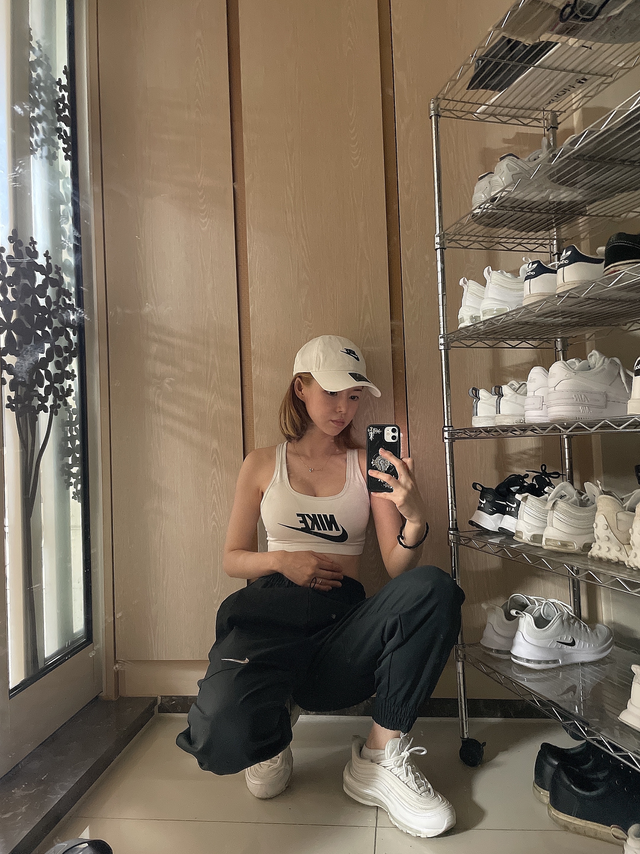 Nike Air Max 97 Triple White Wolf Grey 착용 스타일