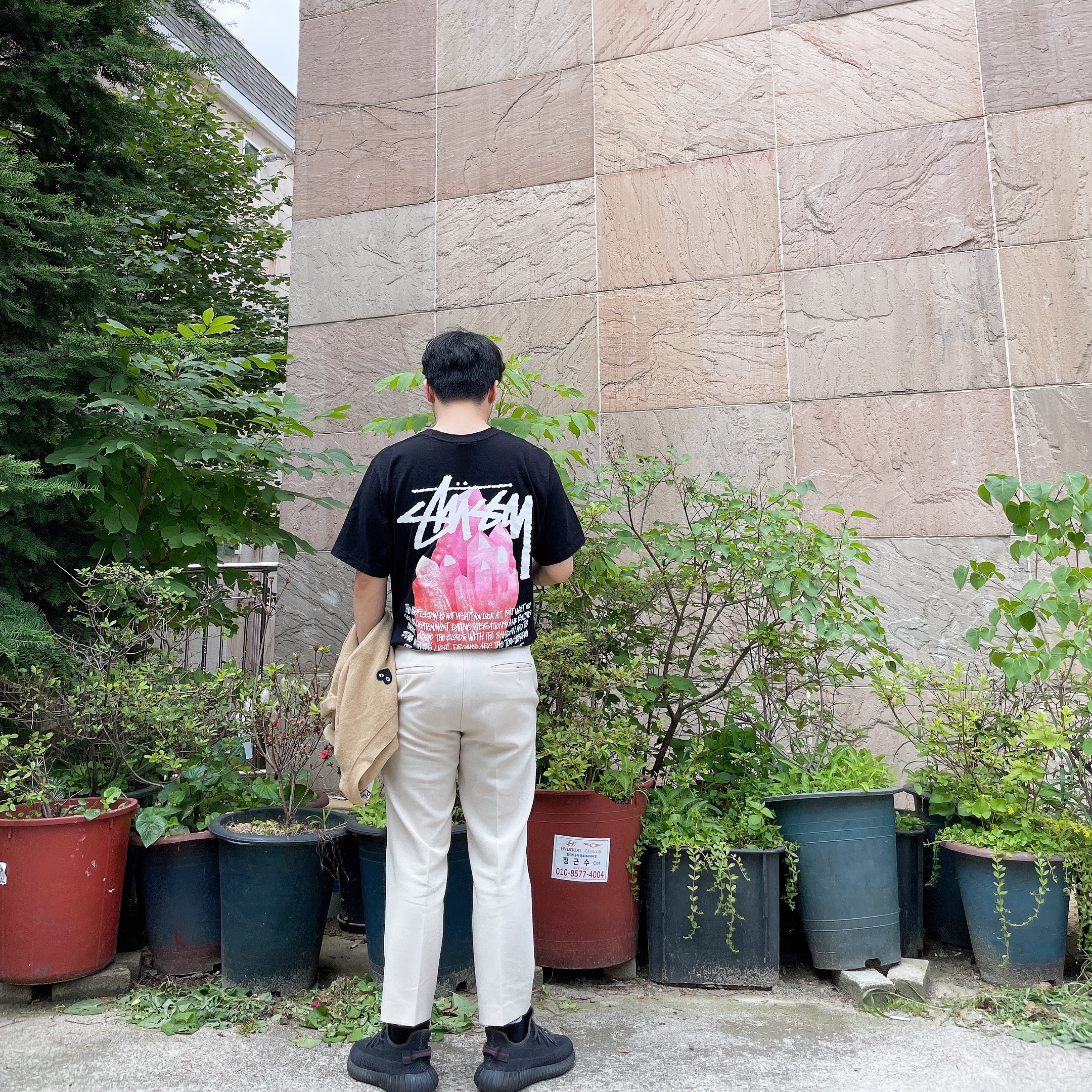 Adidas Yeezy Boost 350 V2 Black - Non-Reflective, Stussy Reflection T-Shirt Black 착용 스타일