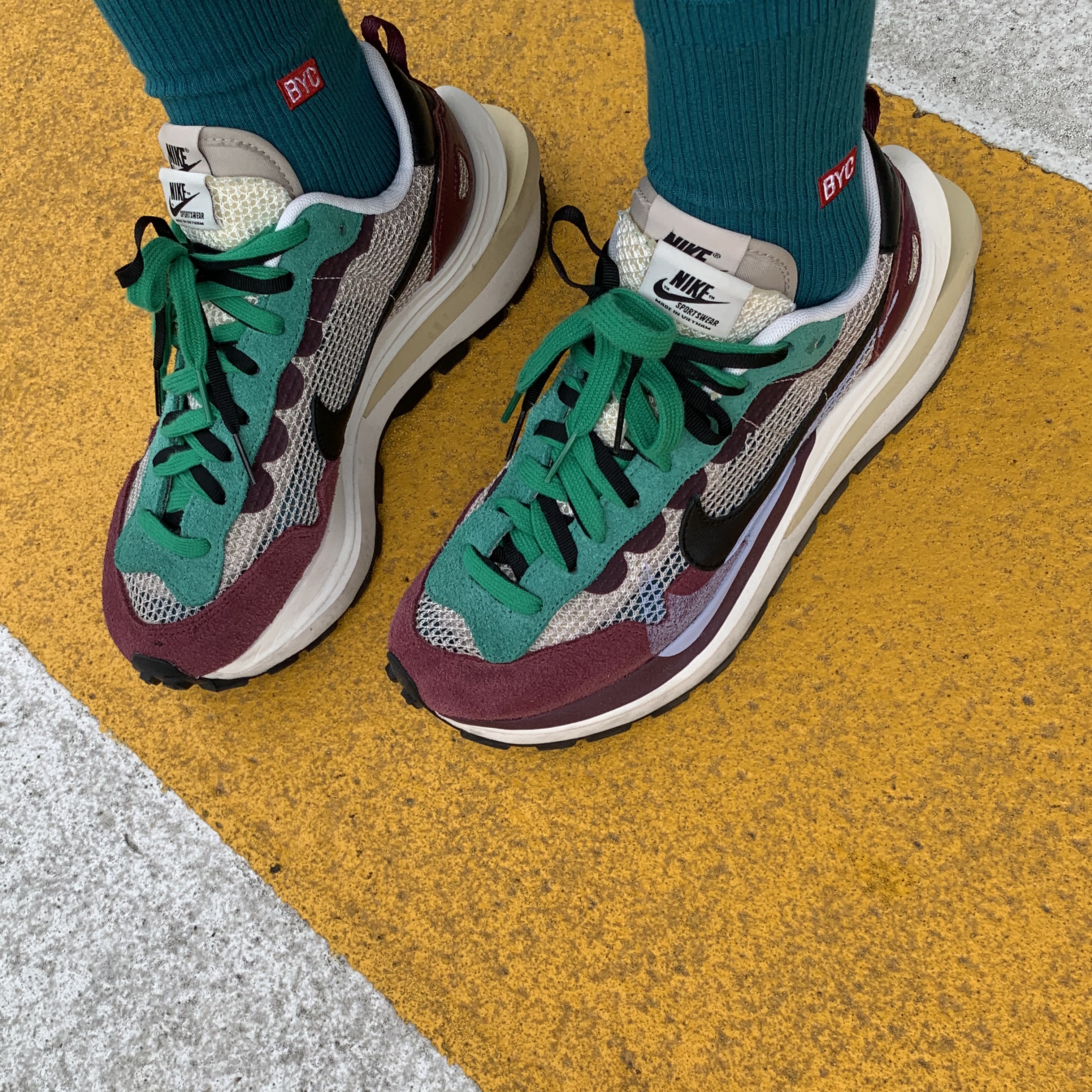 Nike x Sacai VaporWaffle String & Black Villain Red 착용 스타일