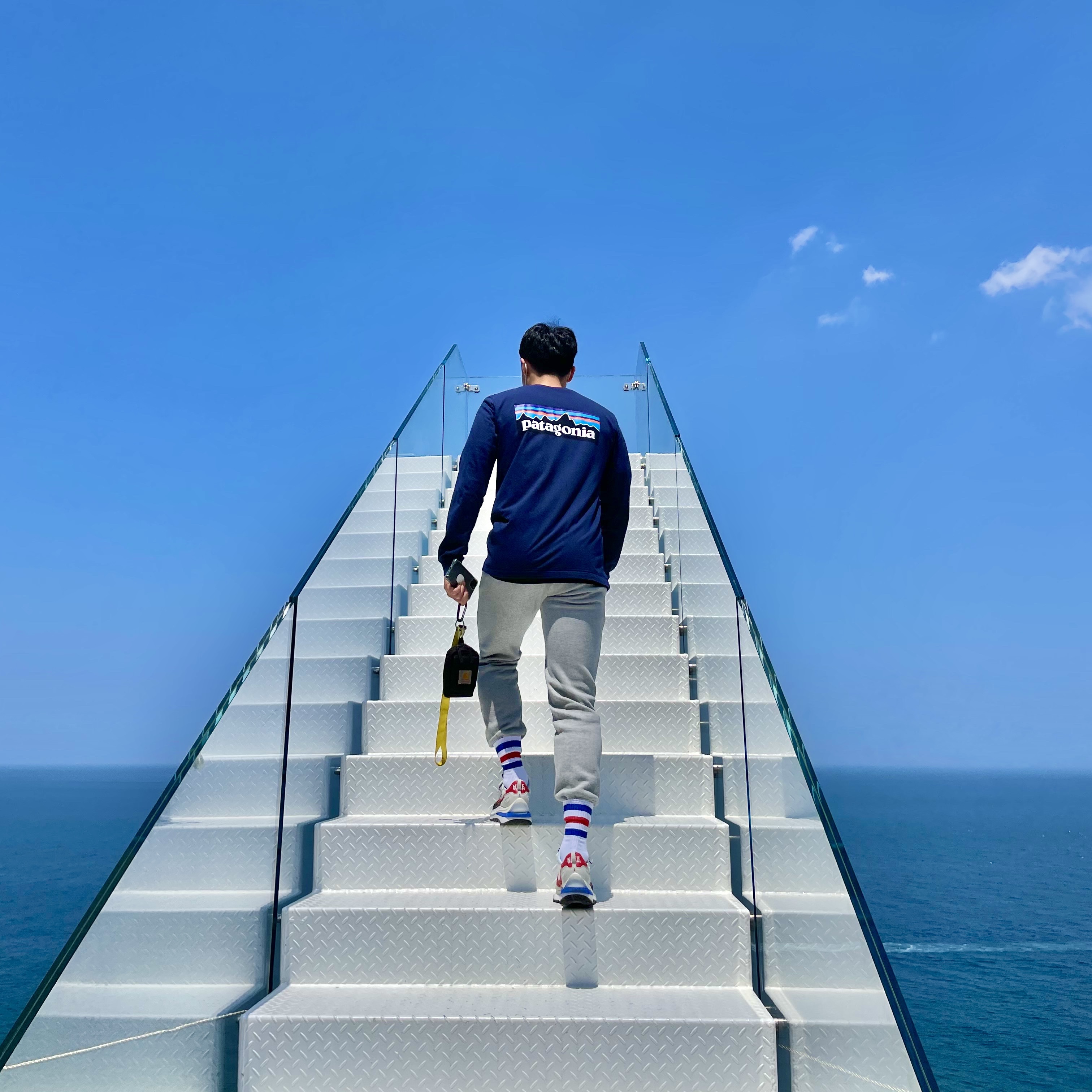 Nike x Sacai VaporWaffle Royal Fuchsia 착용 스타일