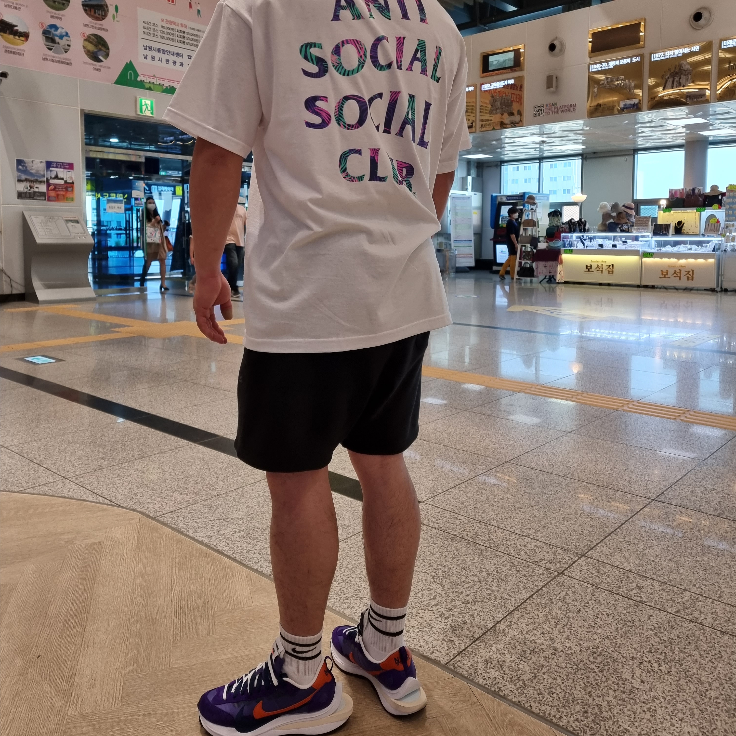 Nike x Sacai VaporWaffle Dark Iris, Essentials Volley Shorts Black - 20FW 착용 스타일