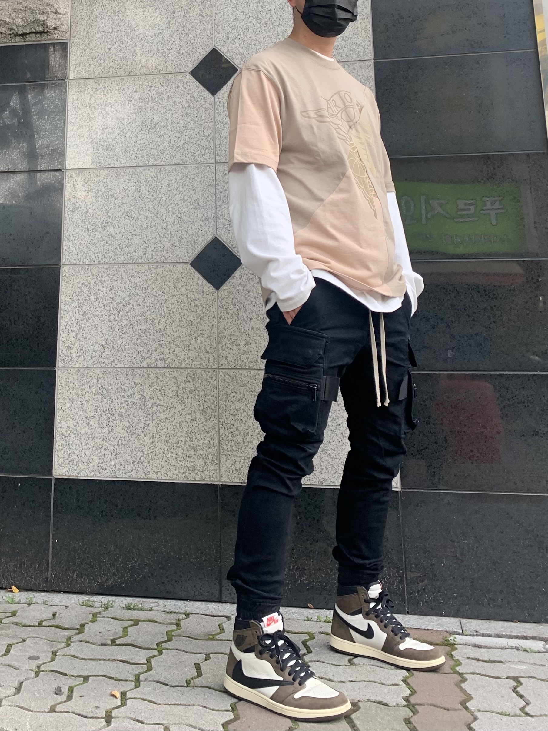 Jordan 1 x Travis Scott Retro High OG SP Mocha, Jordan x Travis Scott S/S Top - Asia 착용 스타일