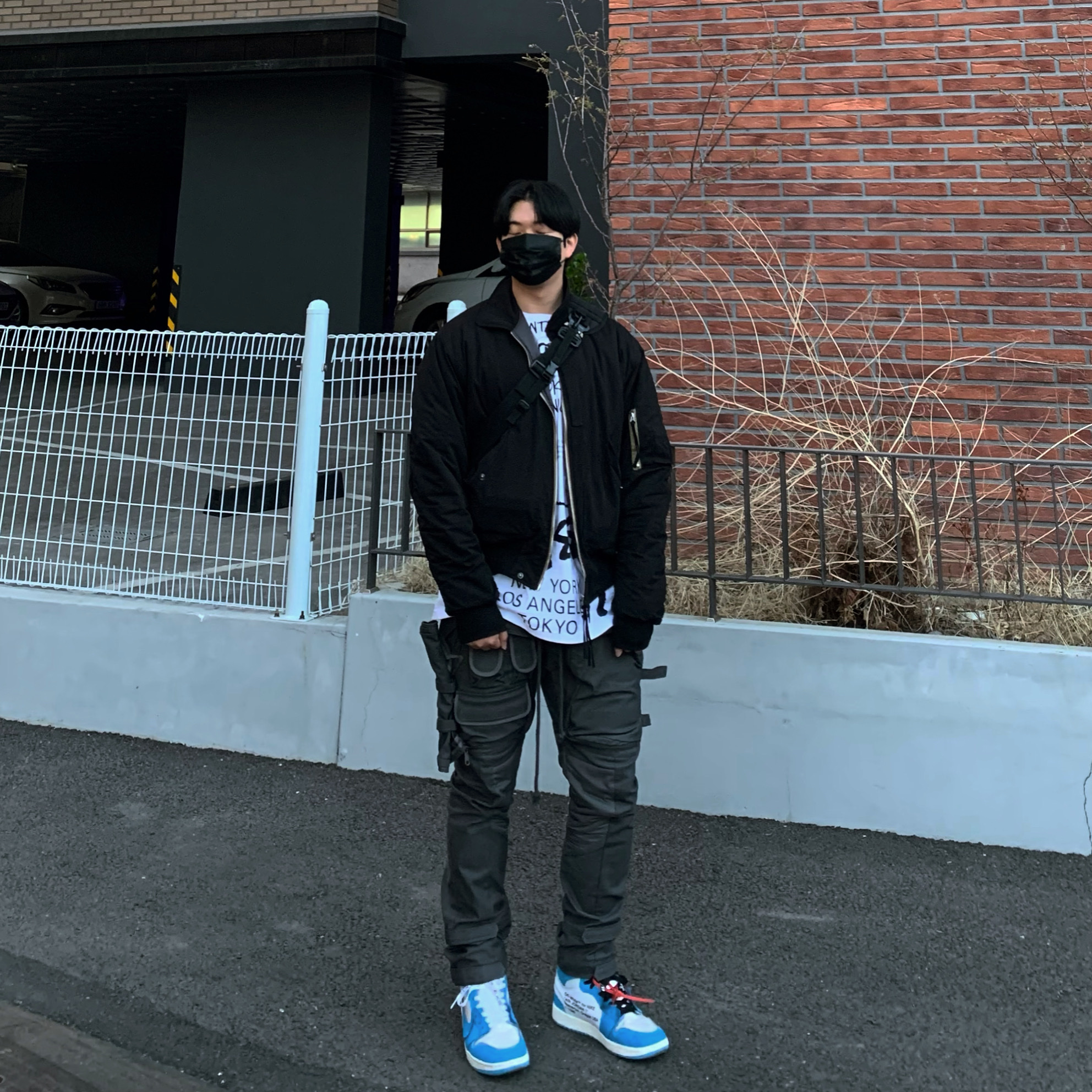 Jordan 1 x Off-White Retro High University Blue, Stussy x Takahiromiyashita The Soloist 40 WT T-Shirt 착용 스타일