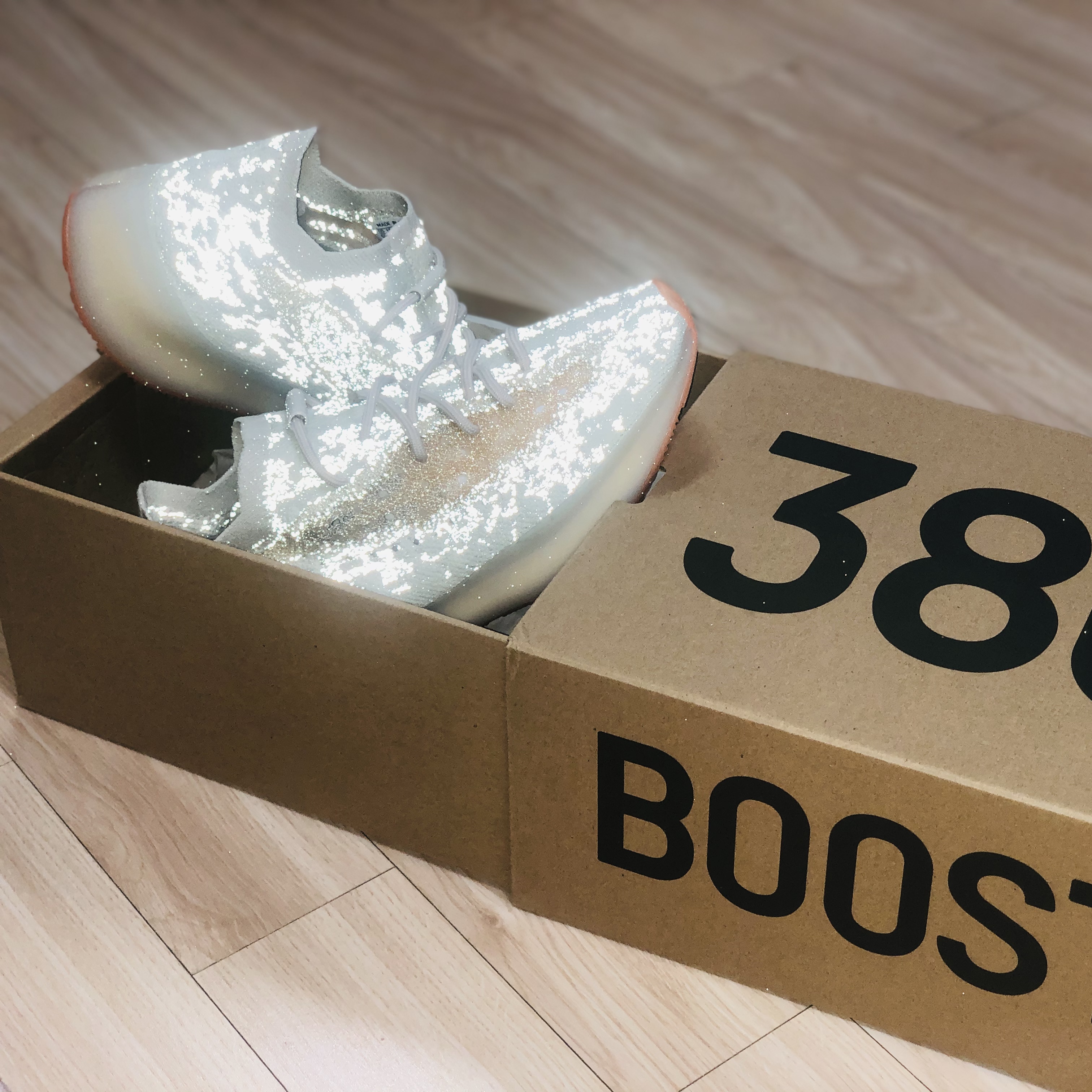Adidas Yeezy Boost 380 Yecoraite - Reflective 착용 스타일 - 2