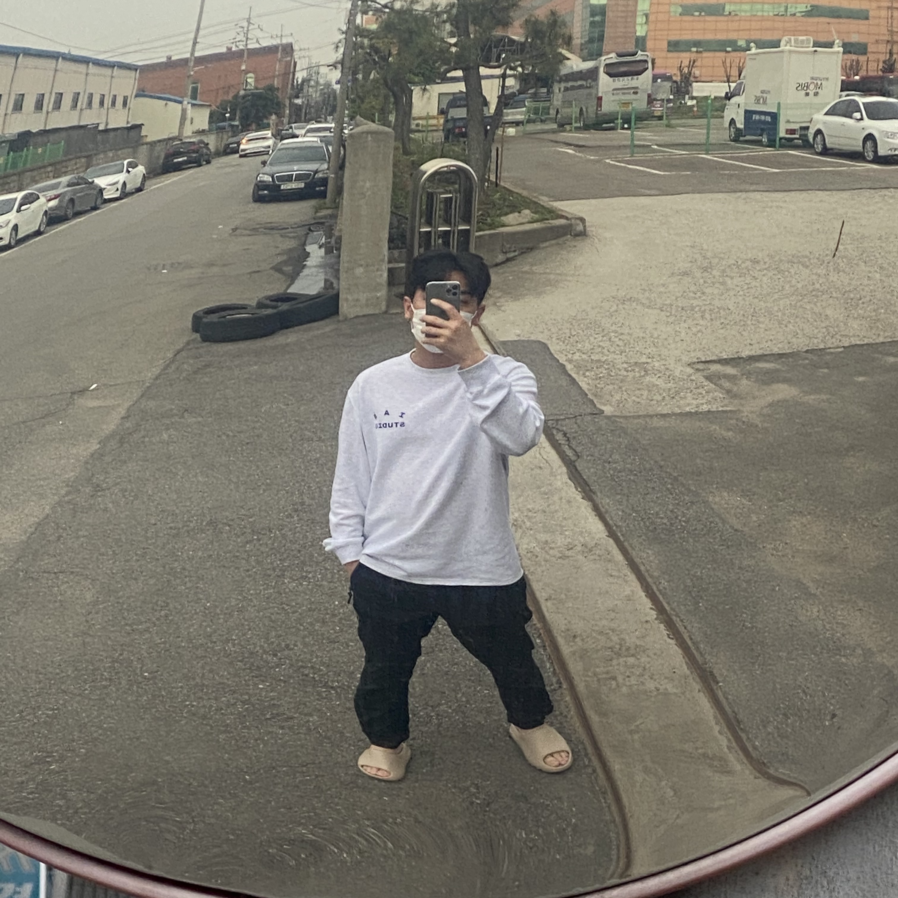 IAB Studio Long Sleeve Light Gray, Adidas Yeezy Slide Pure 착용 스타일