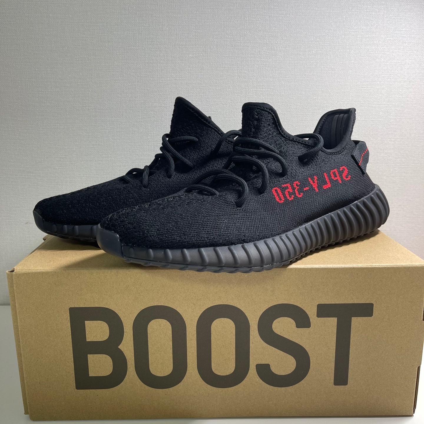 Adidas Yeezy Boost 350 V2 Black Red 2020 착용 스타일