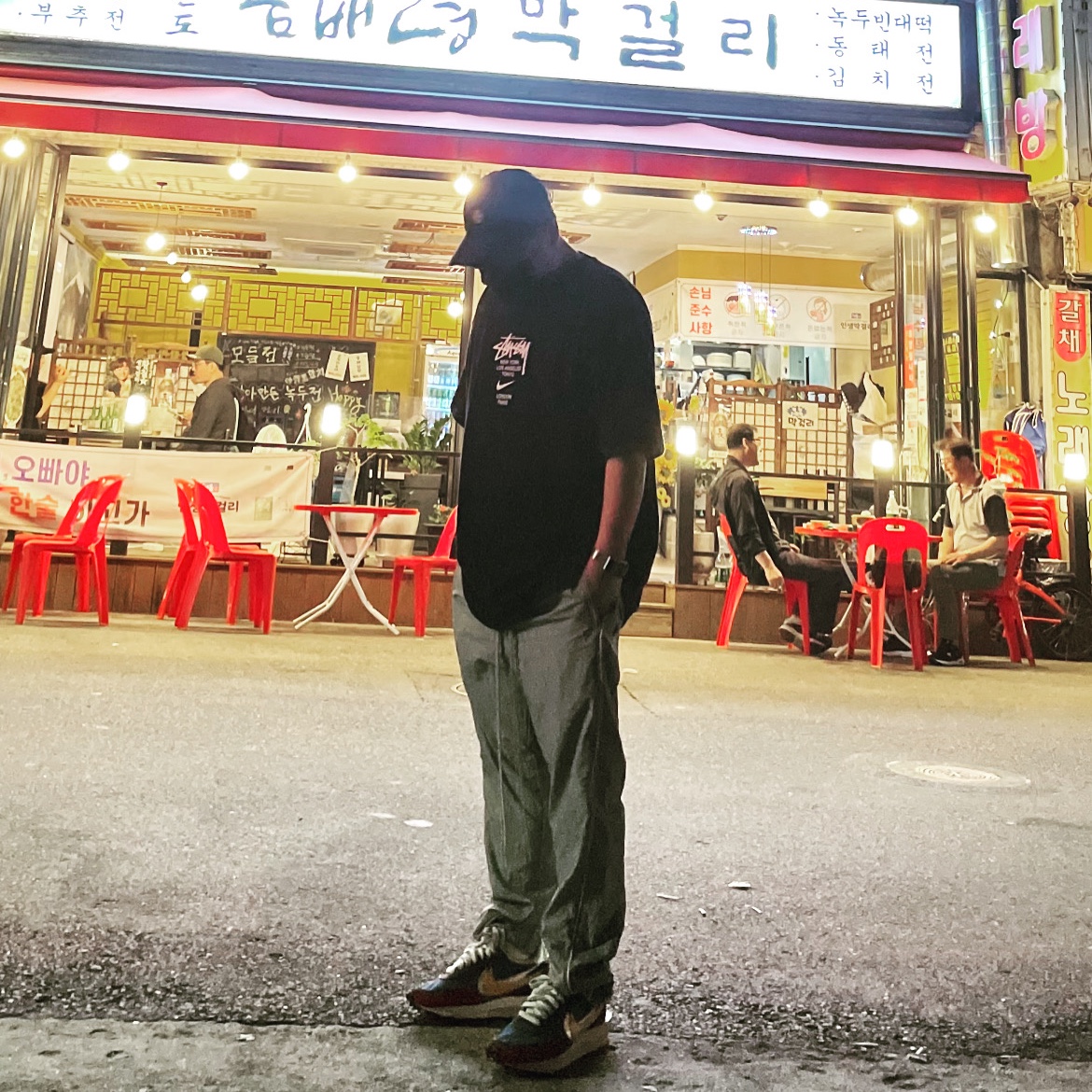 Nike x Sacai LDWaffle Blue Multi, Nike x Stussy WT T-Shirt Black - US/EU 착용 스타일