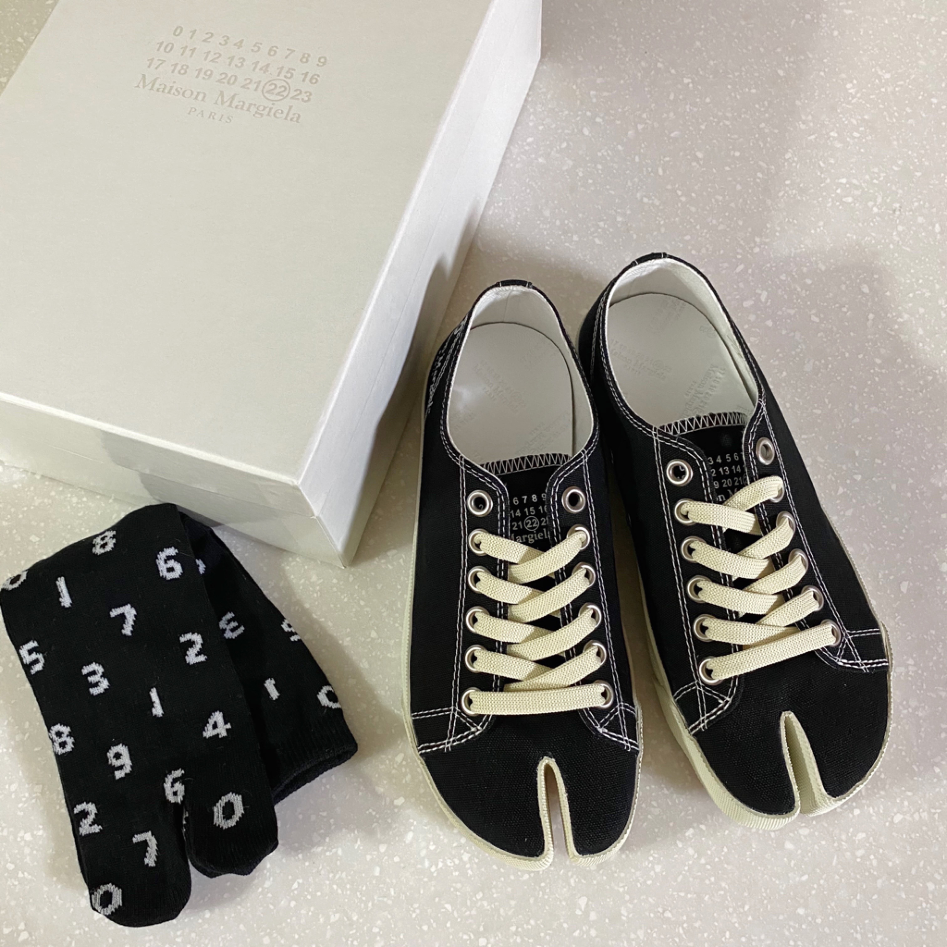 Maison Margiela Tabi Low Black 착용 스타일 - 2