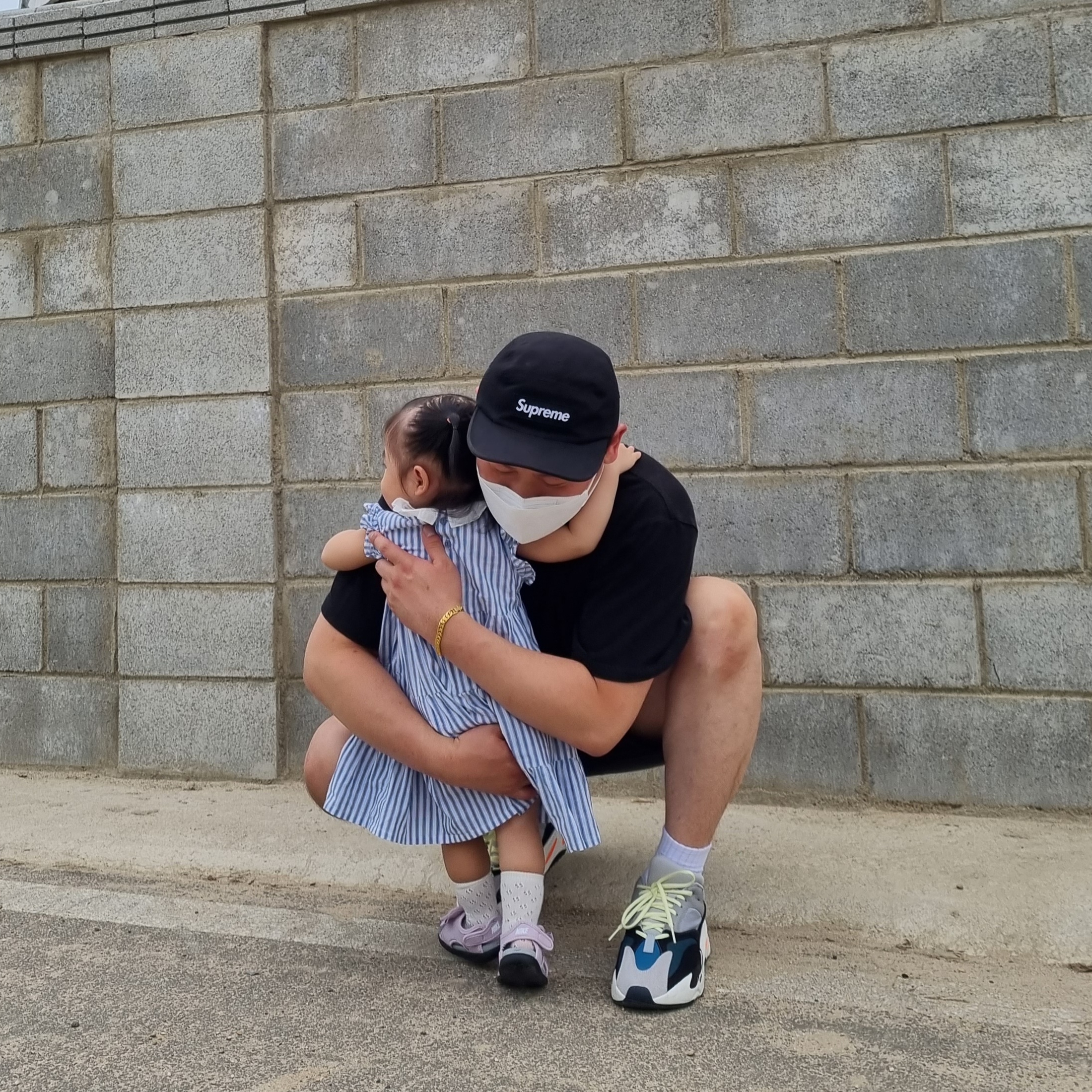 Adidas Yeezy Boost 700 Wave Runner Solid Grey 2017/2019 착용 스타일