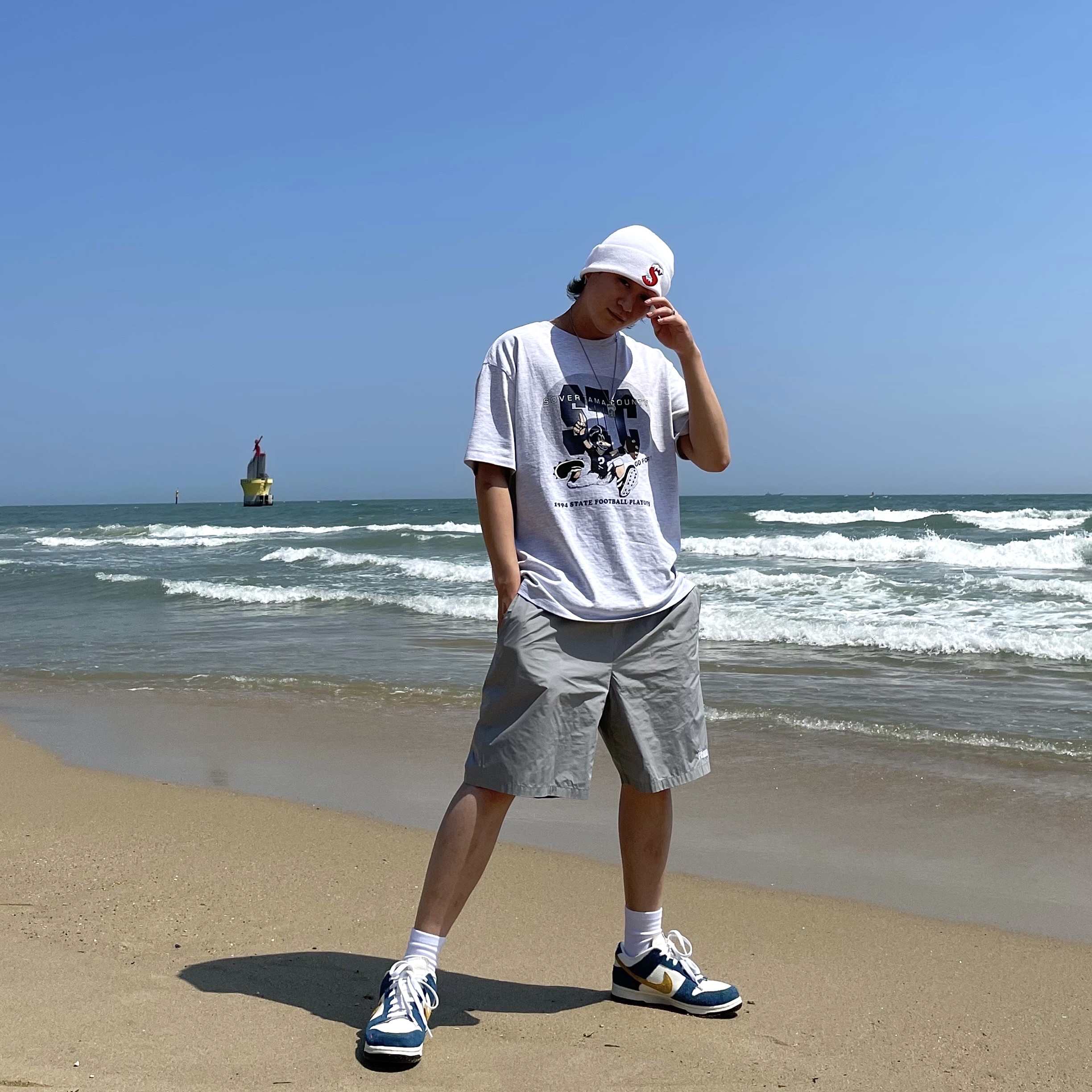 Nike x Kasina Dunk Low 80's Bus, Supreme New Era S Logo Beanie White - 20FW 착용 스타일 - 2