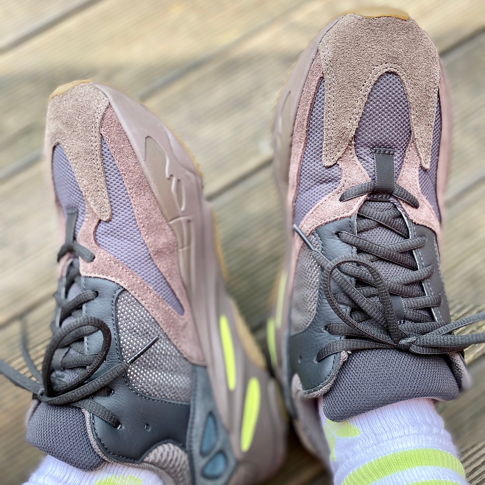 Adidas Yeezy Boost 700 Mauve 착용 스타일
