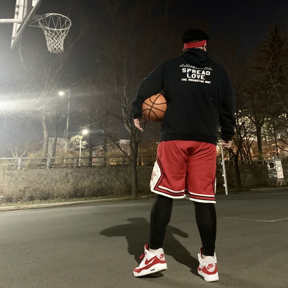 Jordan 3 Retro Tinker White University Red 착용 스타일