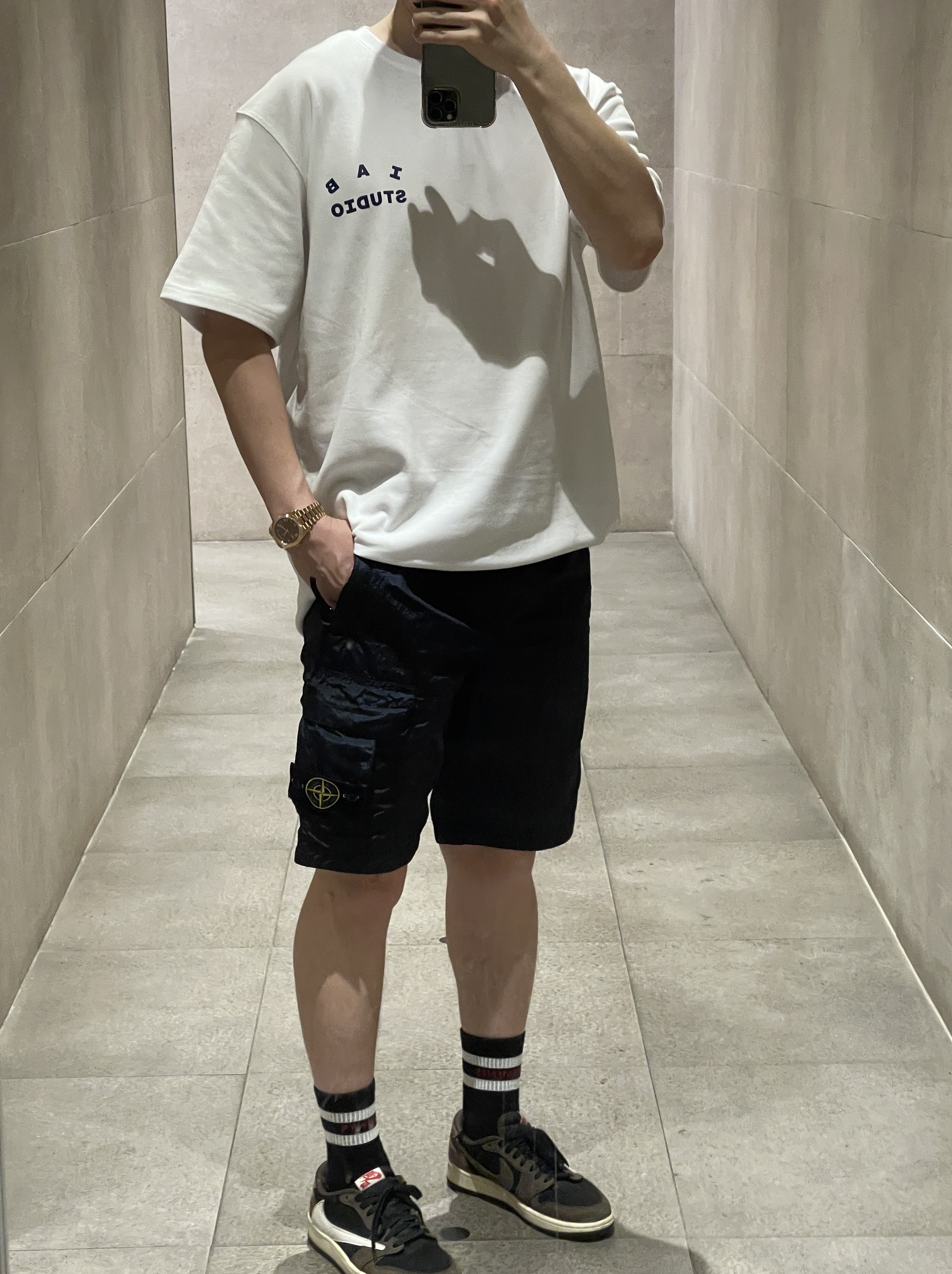 IAB Studio T-Shirt White, Jordan 1 x Travis Scott Retro Low OG SP Mocha 착용 스타일 - 1